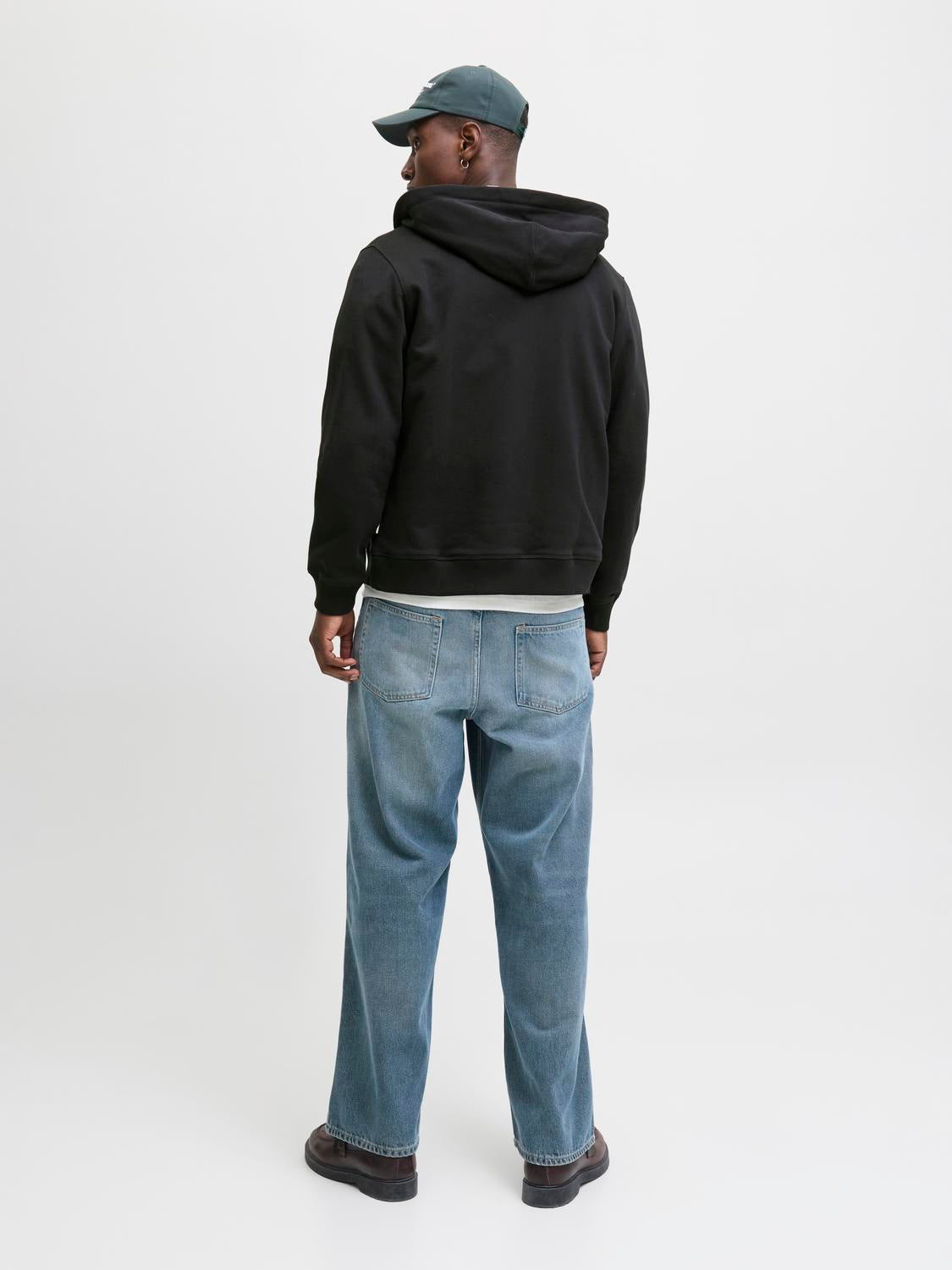 model_shot-back