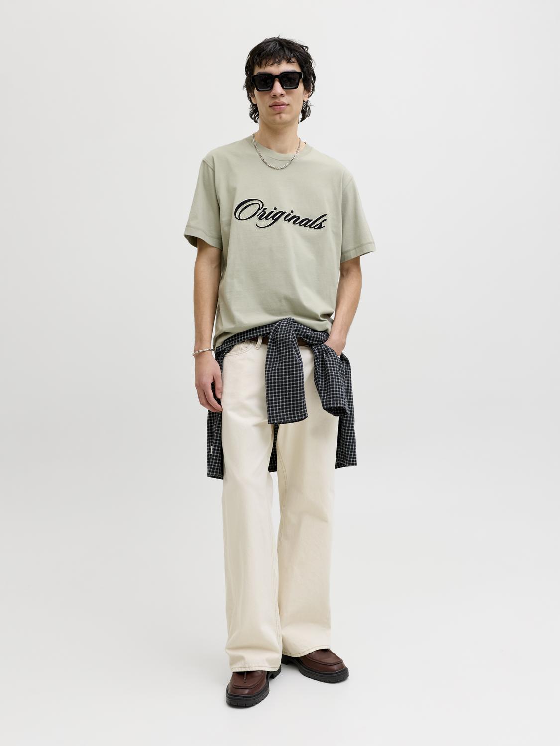 model_shot-front_full