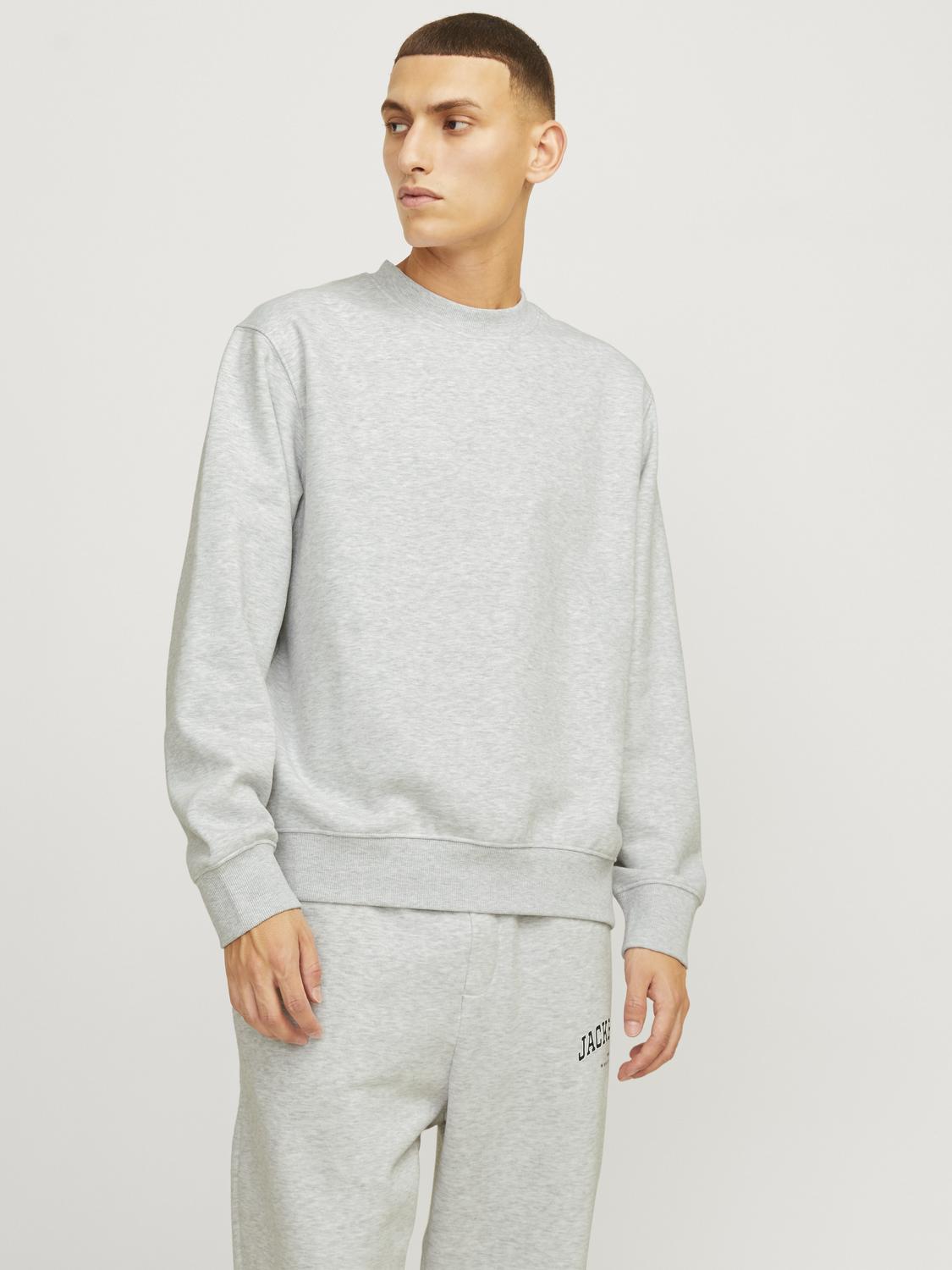 model_shot-front