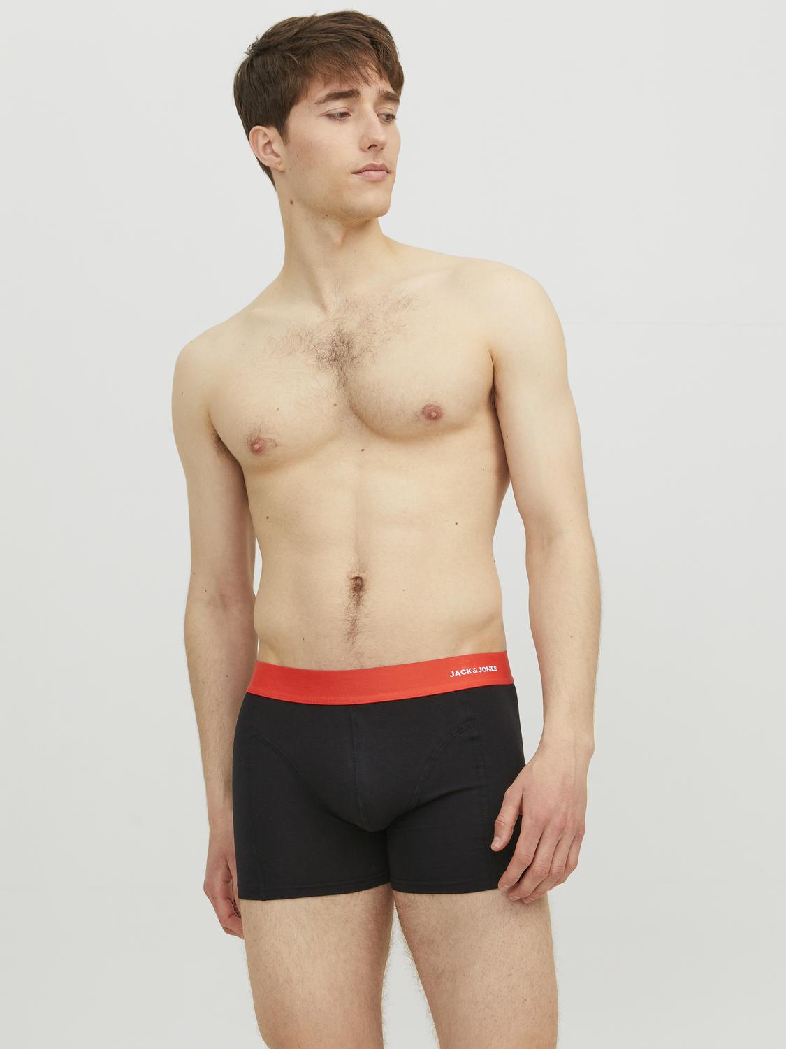 model_shot-front