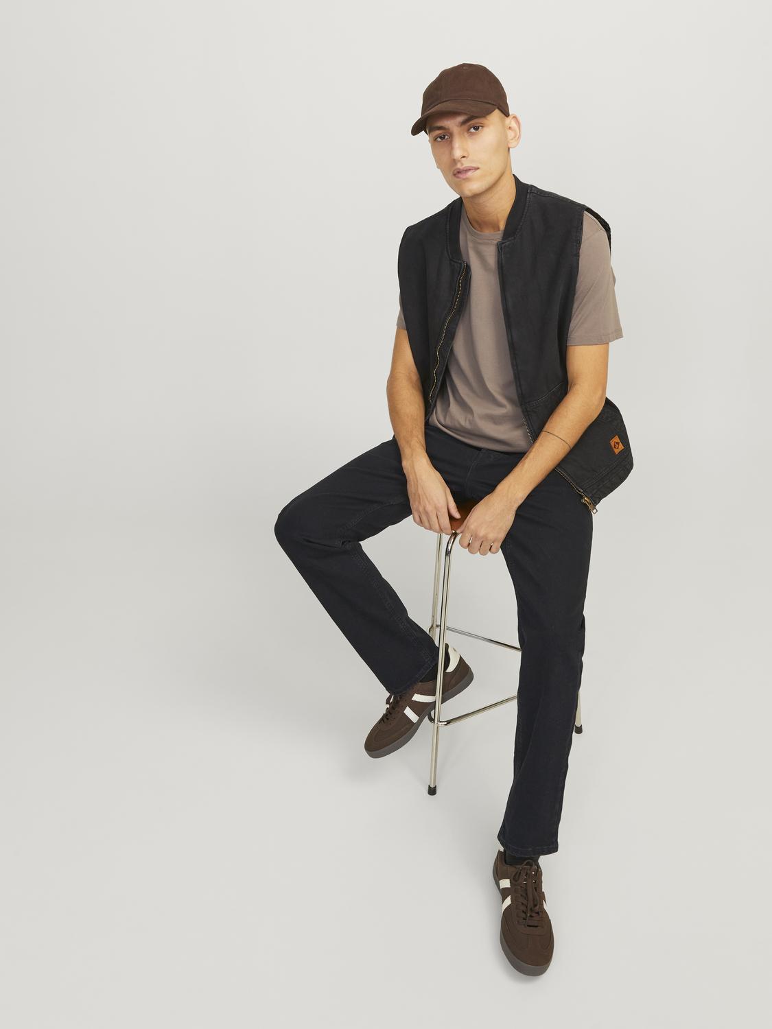 model_shot-creative