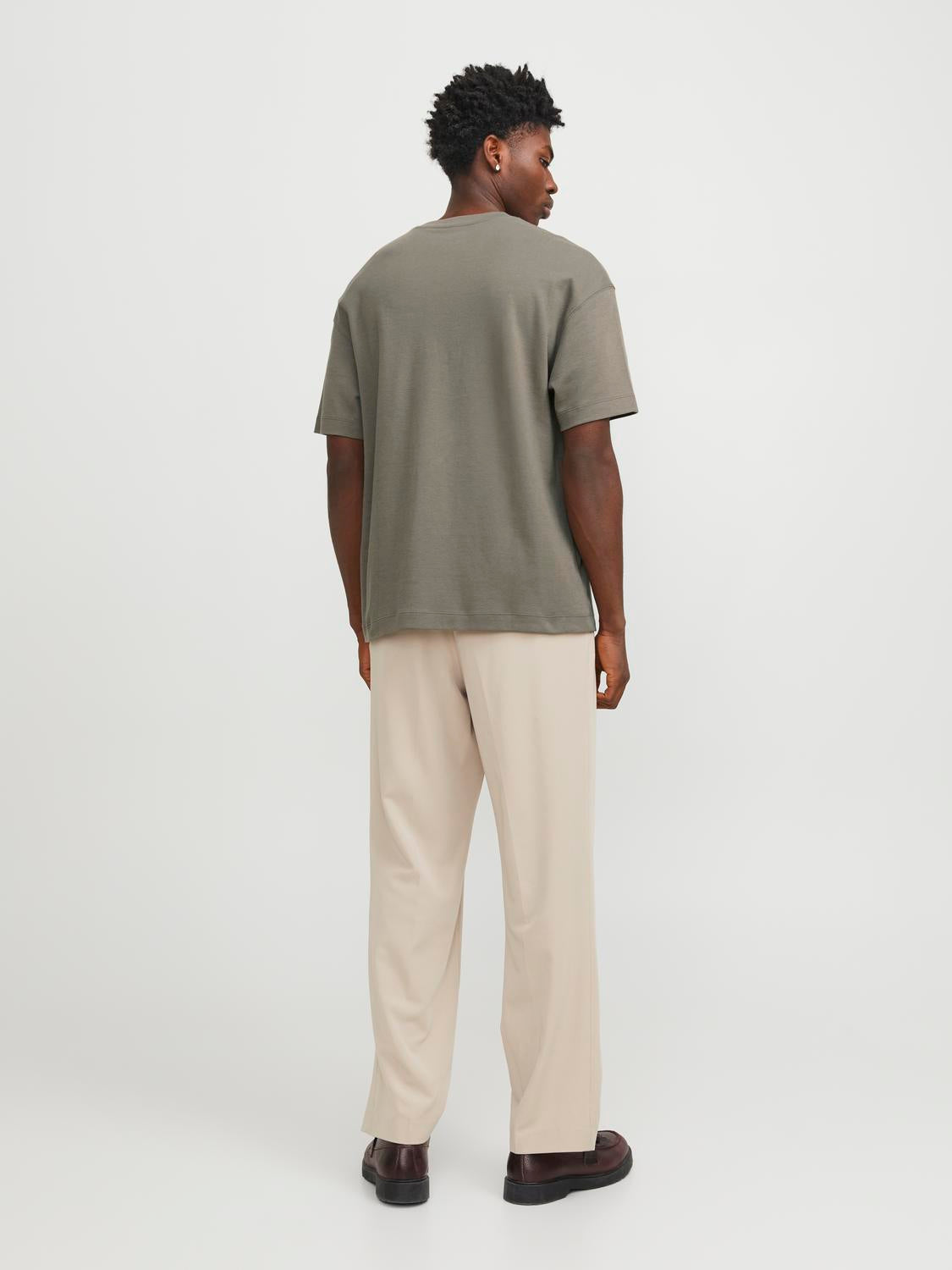 model_shot-back