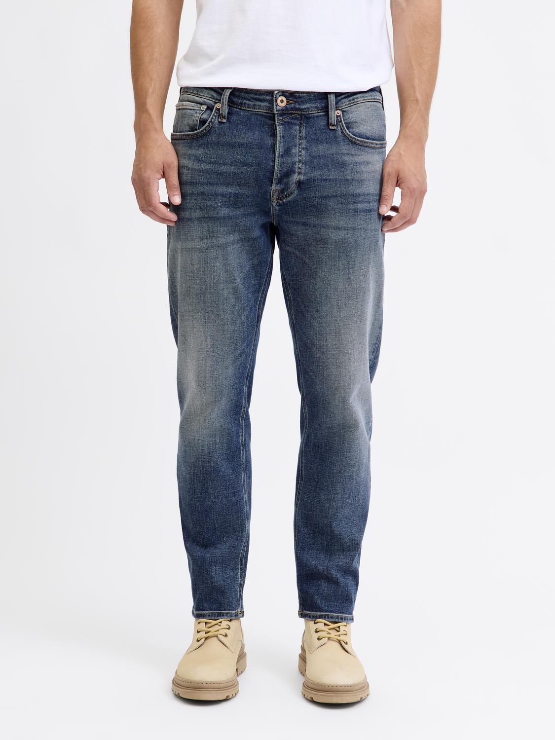 model_shot-front