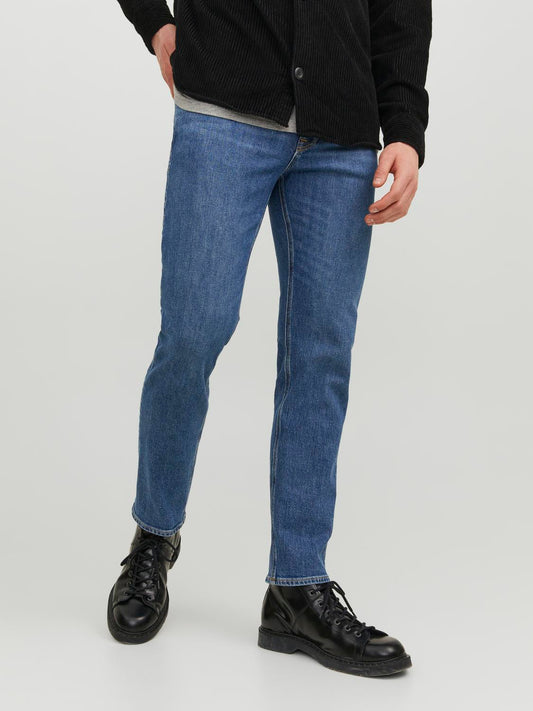 model_shot-front