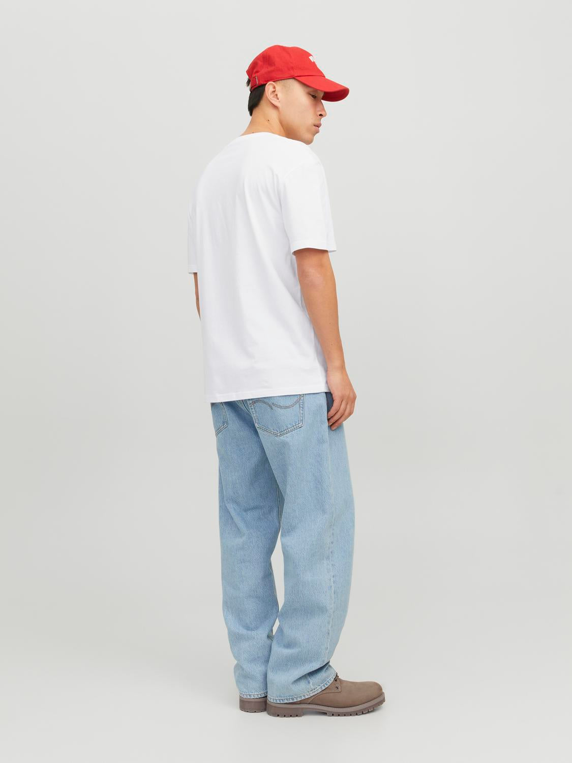 model_shot-back