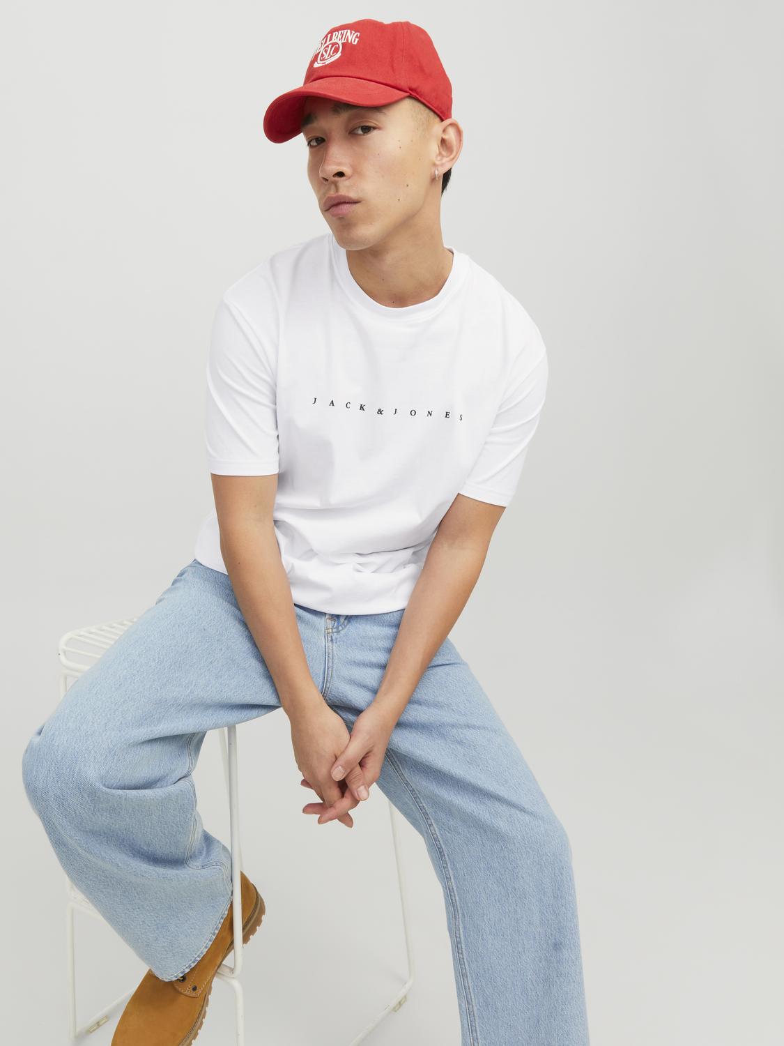 model_shot-creative