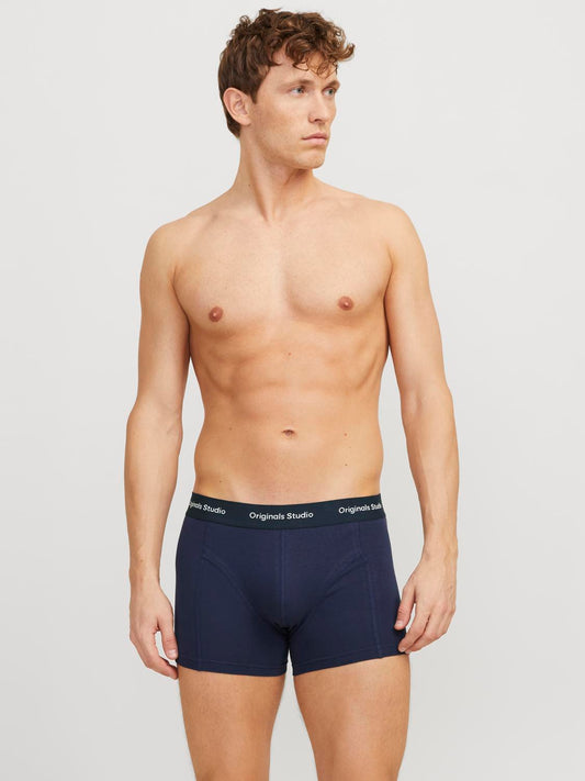 model_shot-front