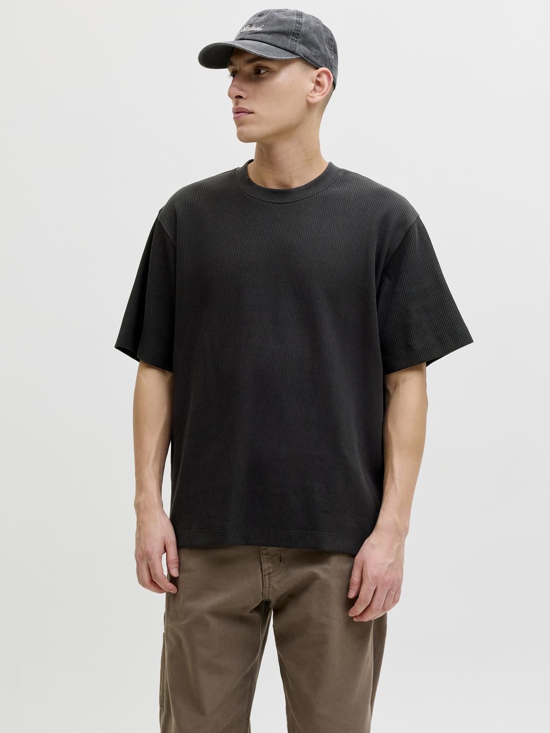 model_shot-front