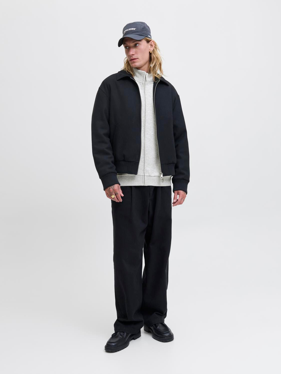 model_shot-front_full