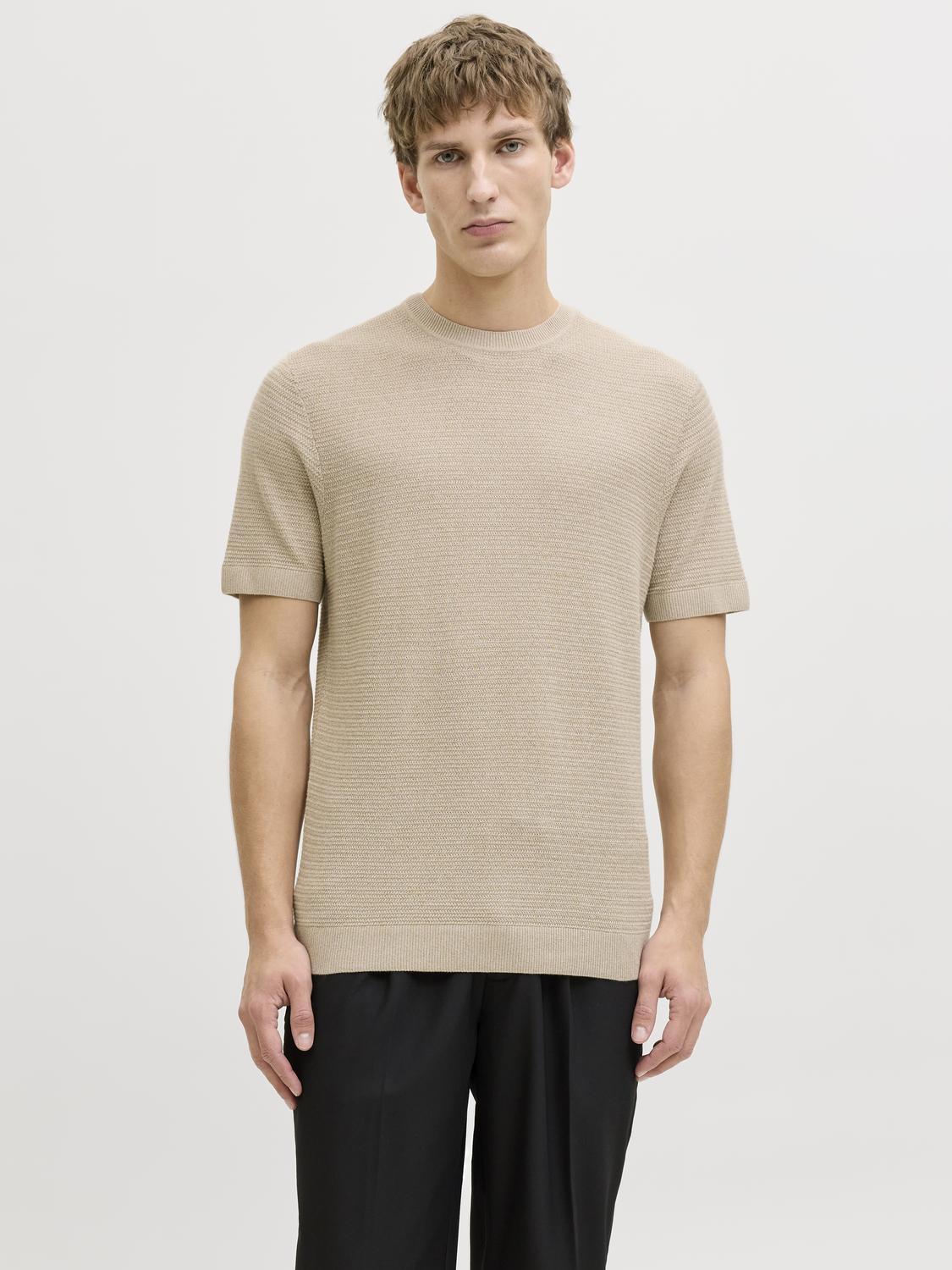 model_shot-front