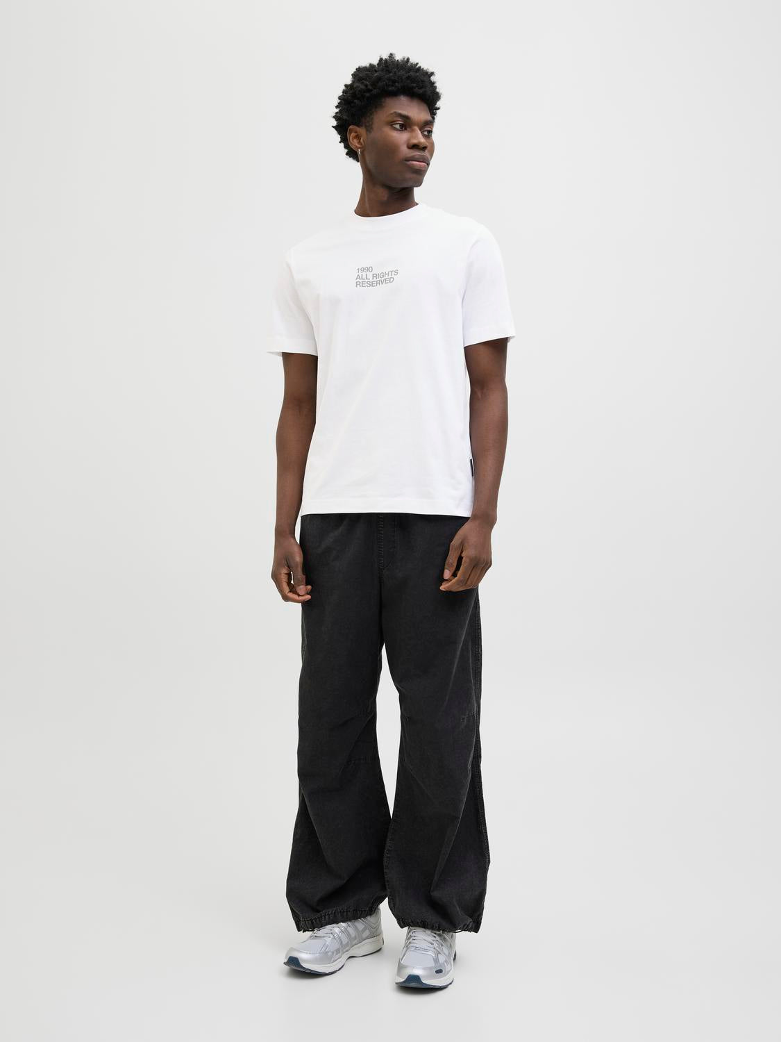 model_shot-front_full