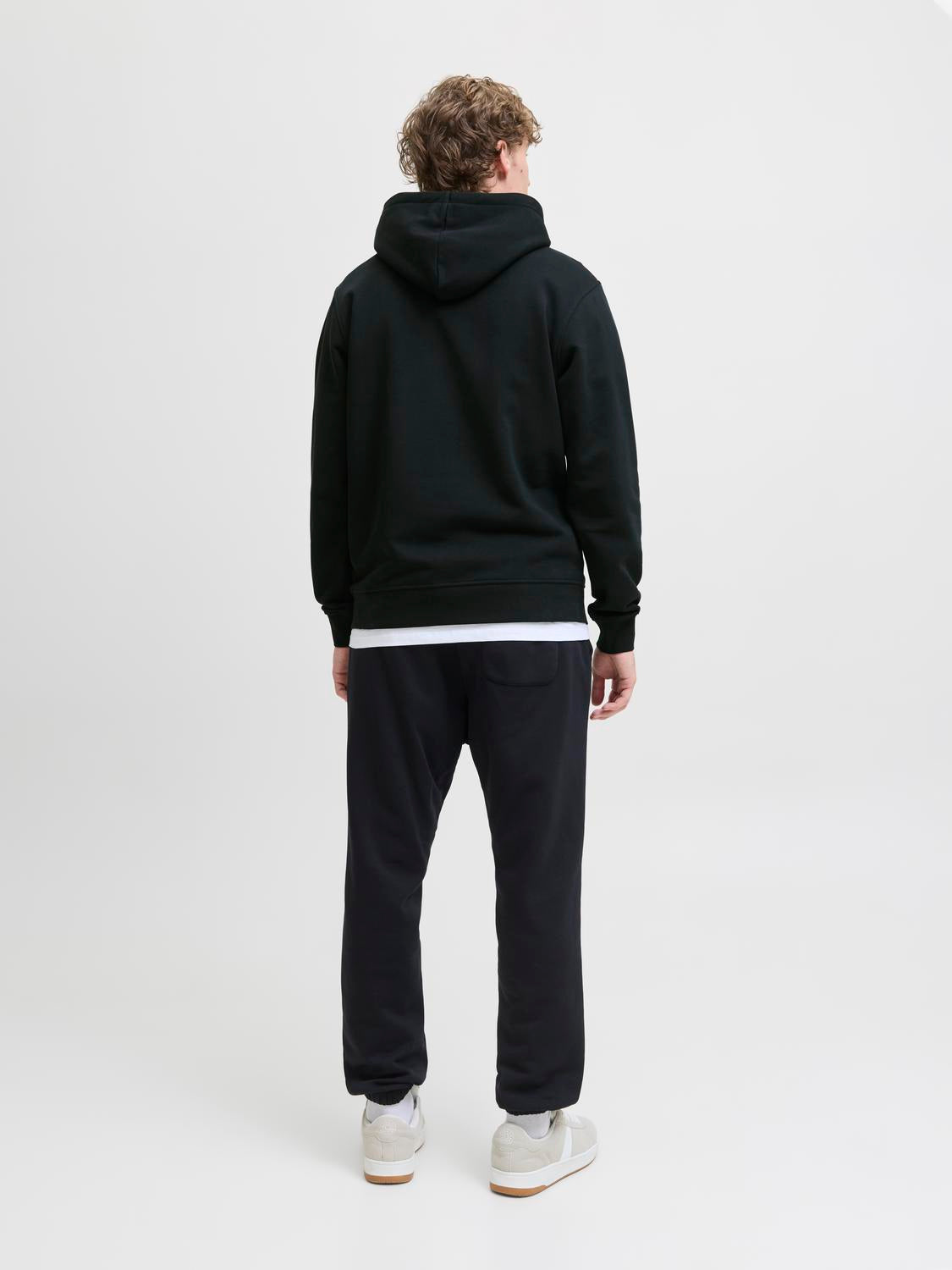 model_shot-back