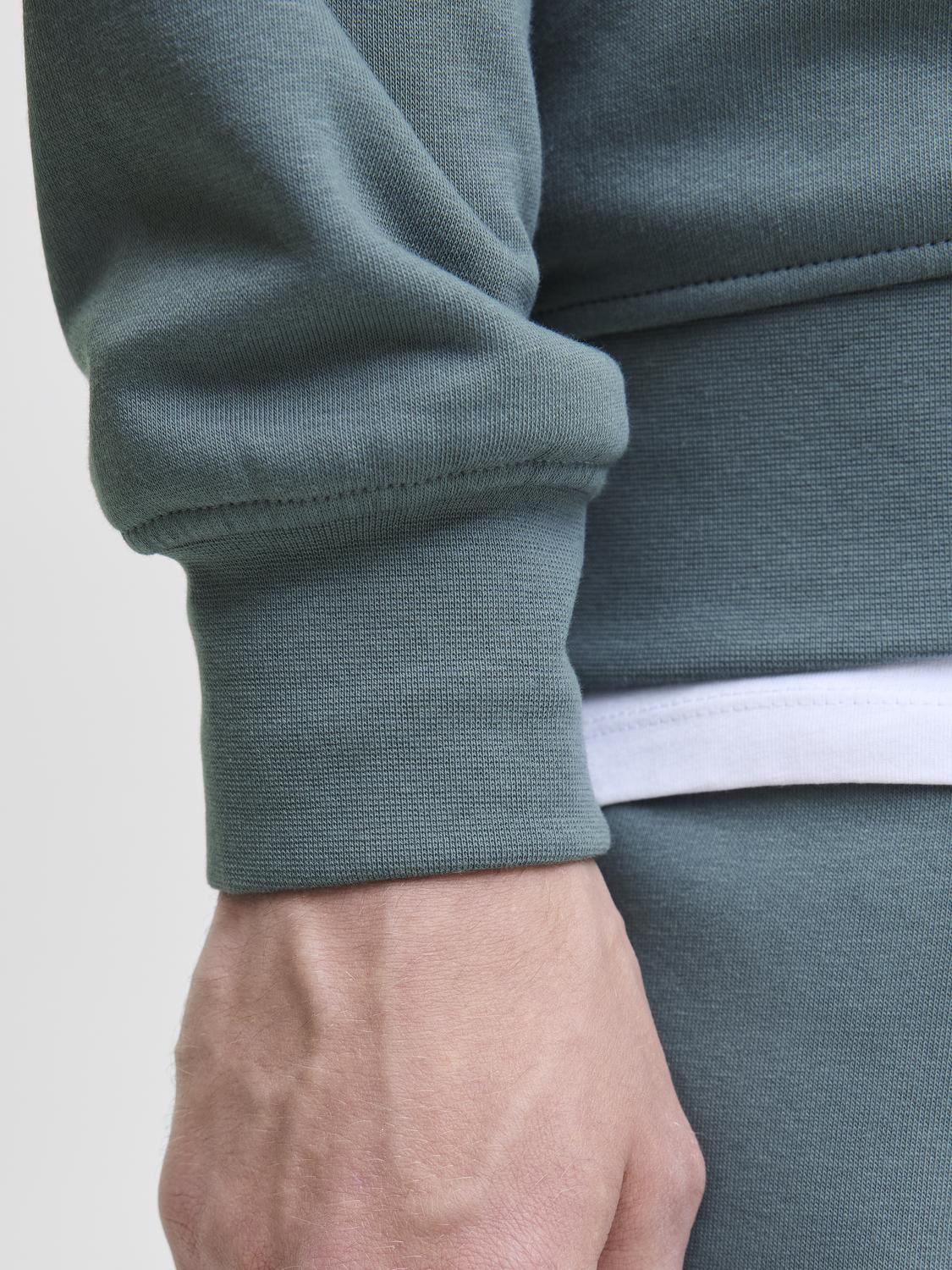 model_shot-detail