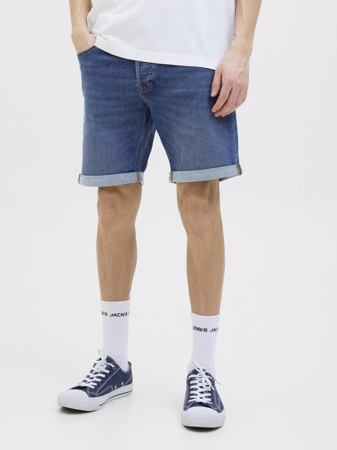 model_shot-front