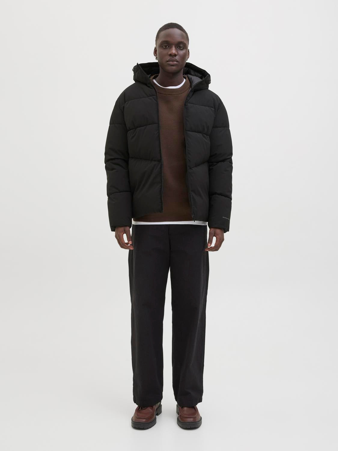model_shot-front_full