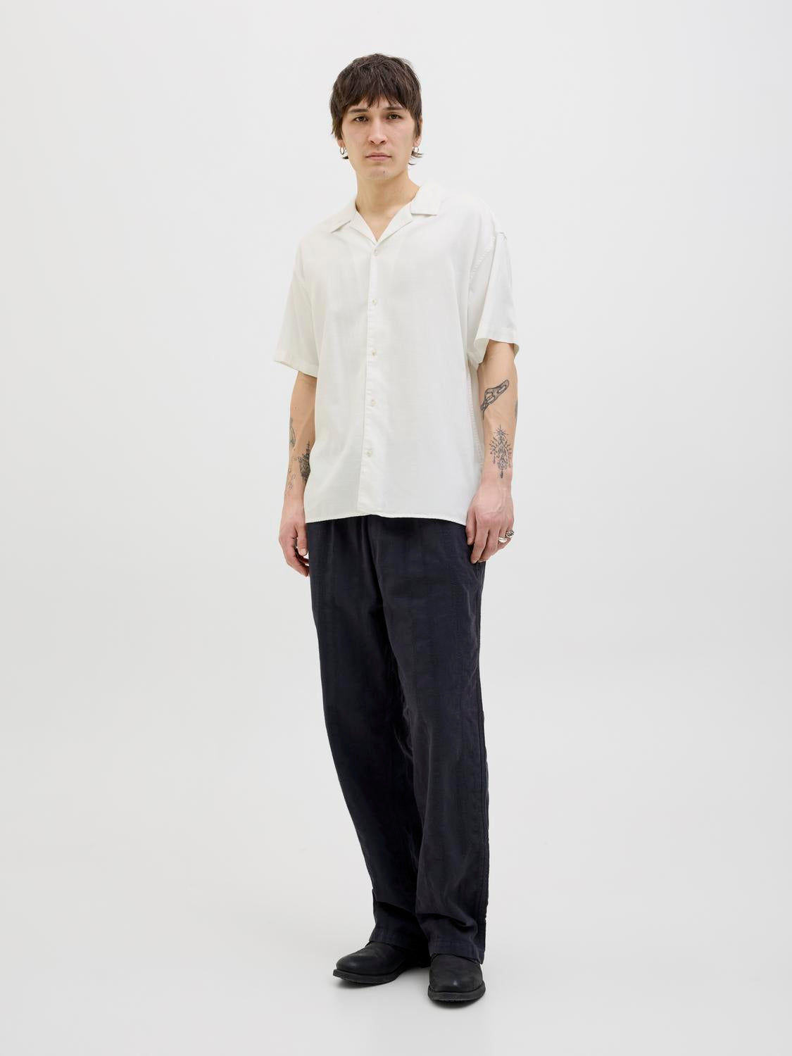 model_shot-front_full