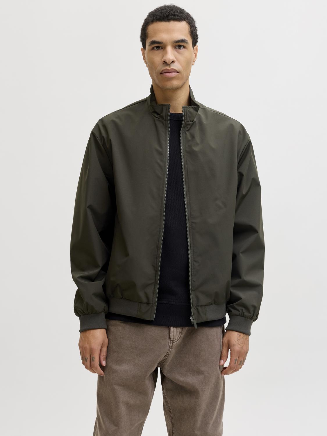 model_shot-front