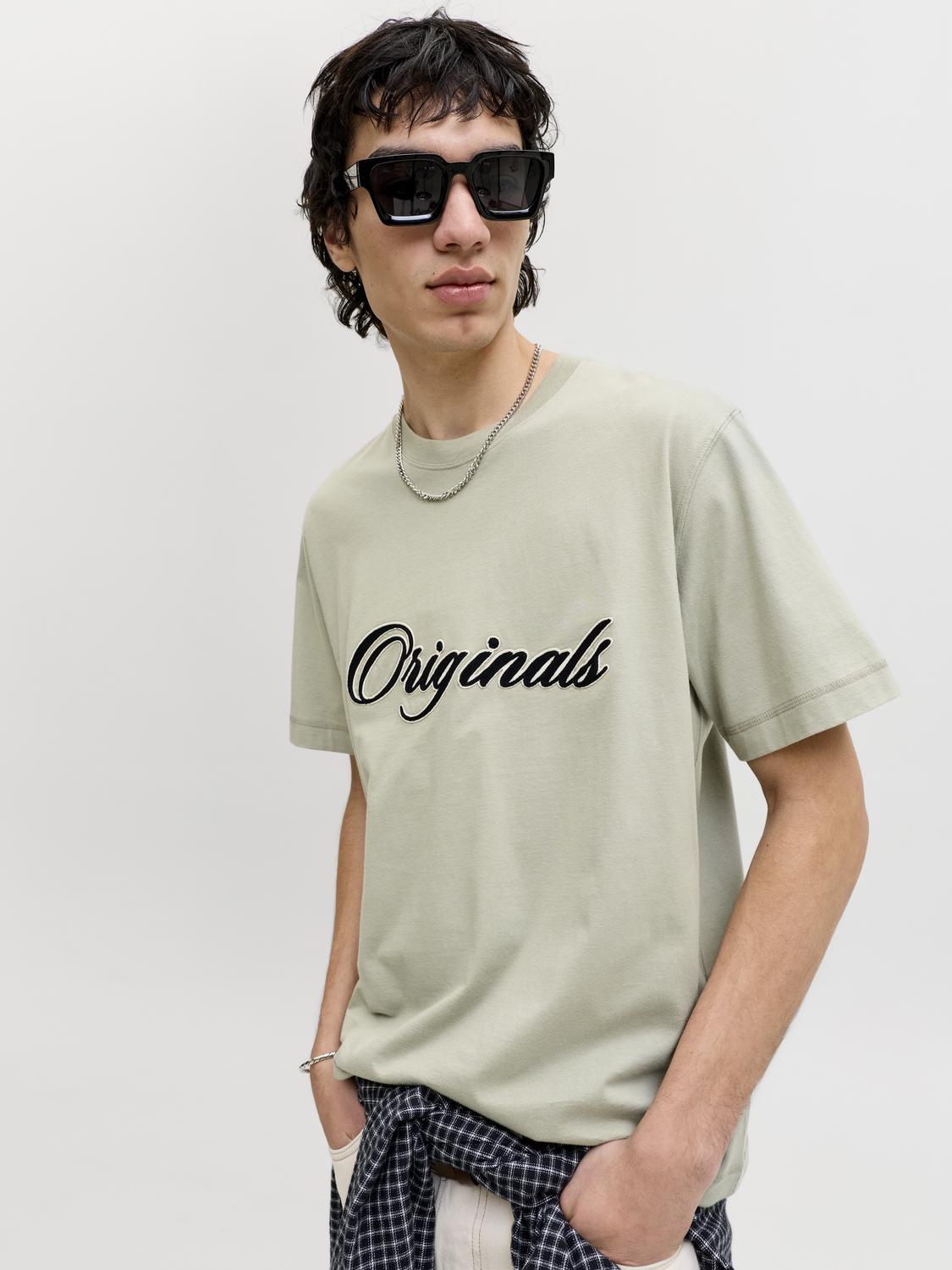 model_shot-creative