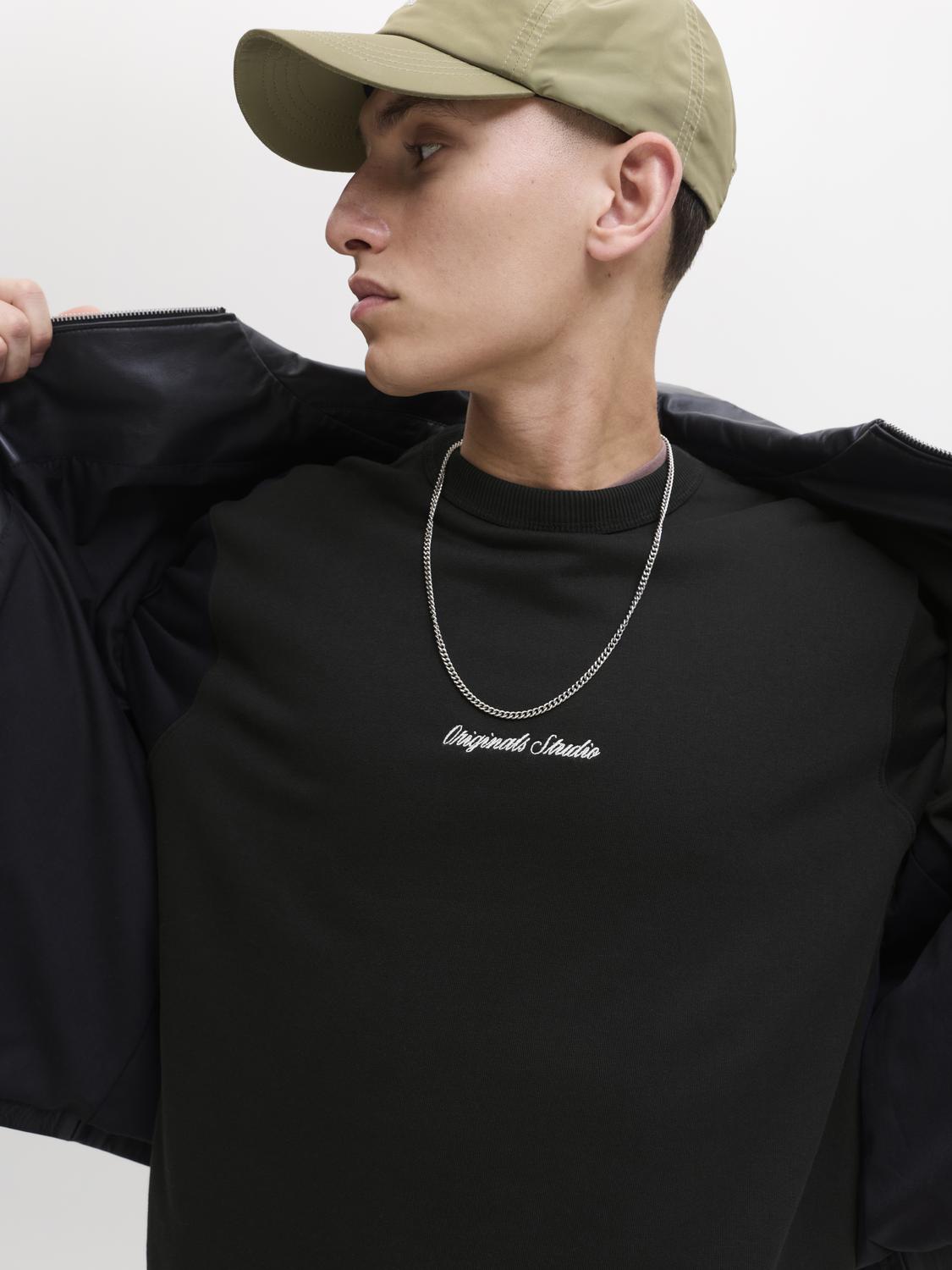 model_shot-creative