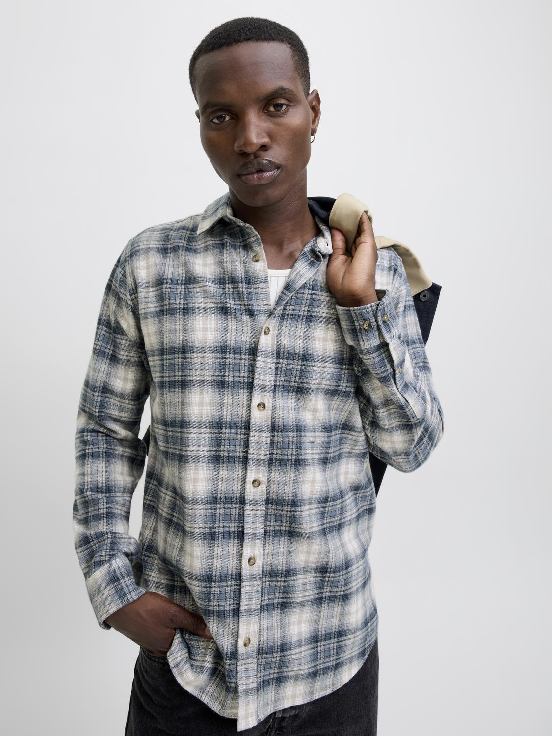 model_shot-creative