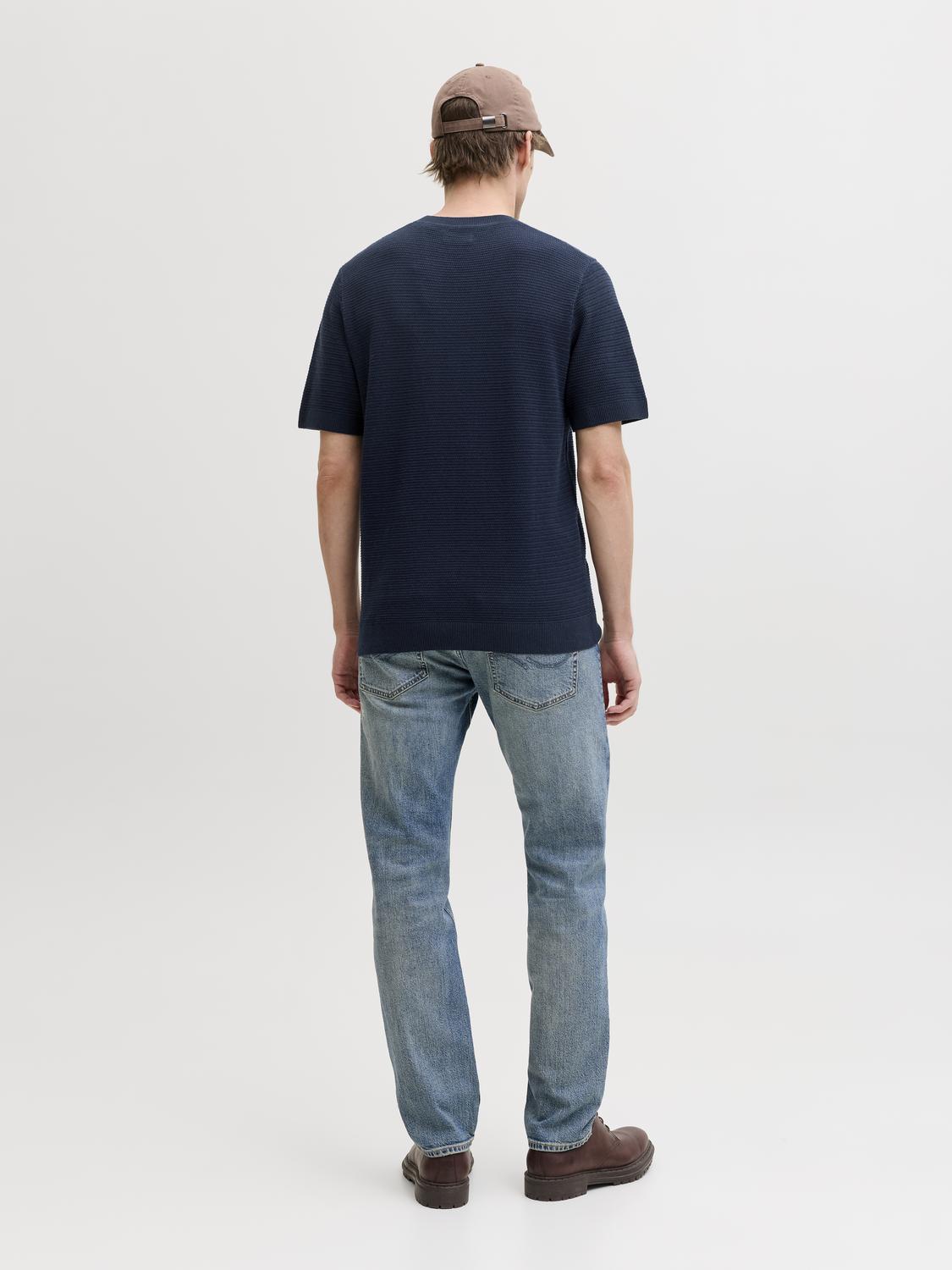 model_shot-back