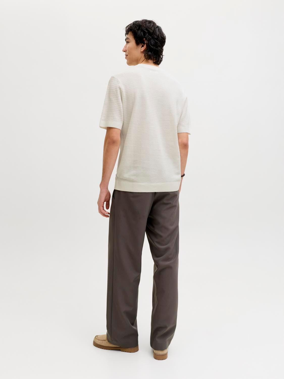 model_shot-back