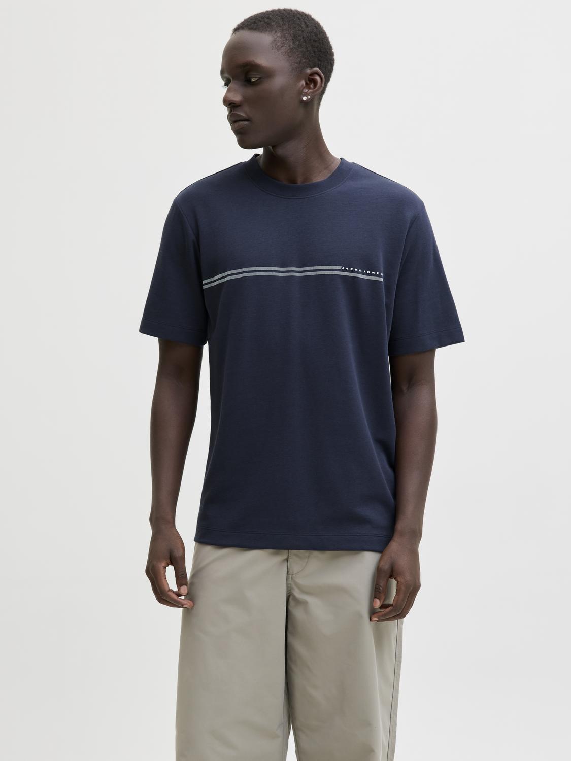 model_shot-front