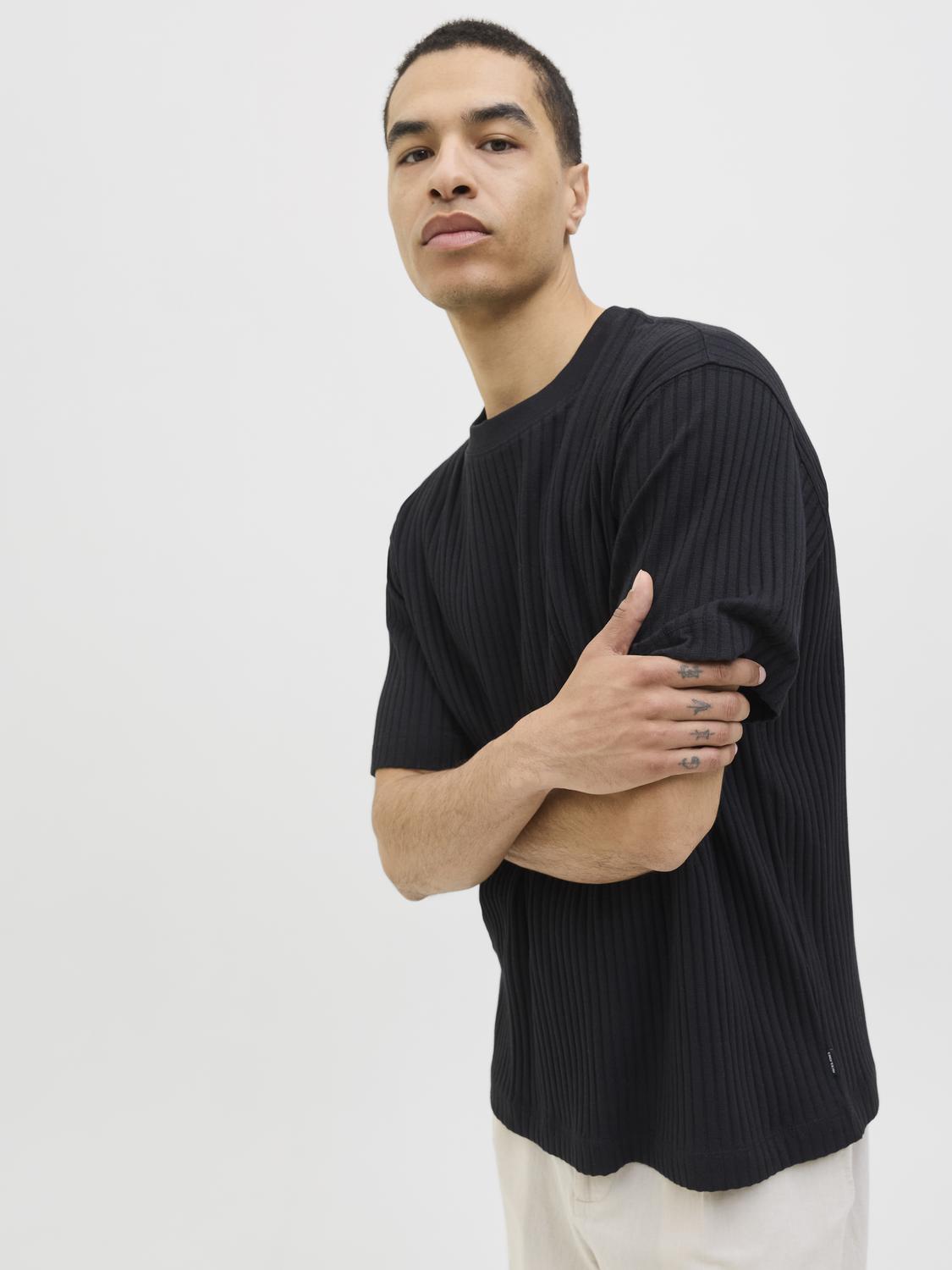 model_shot-creative