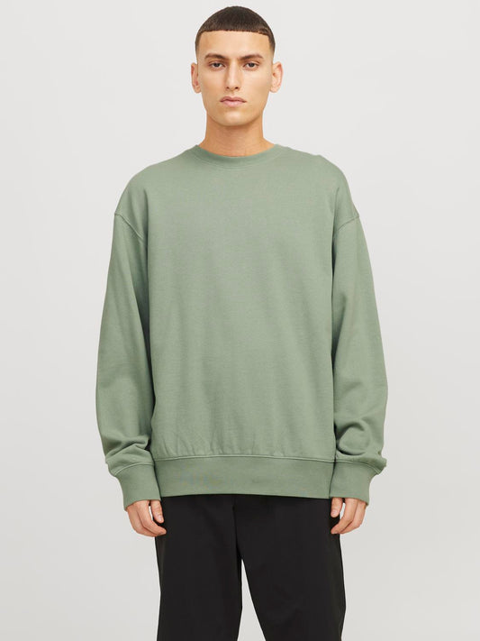 model_shot-front