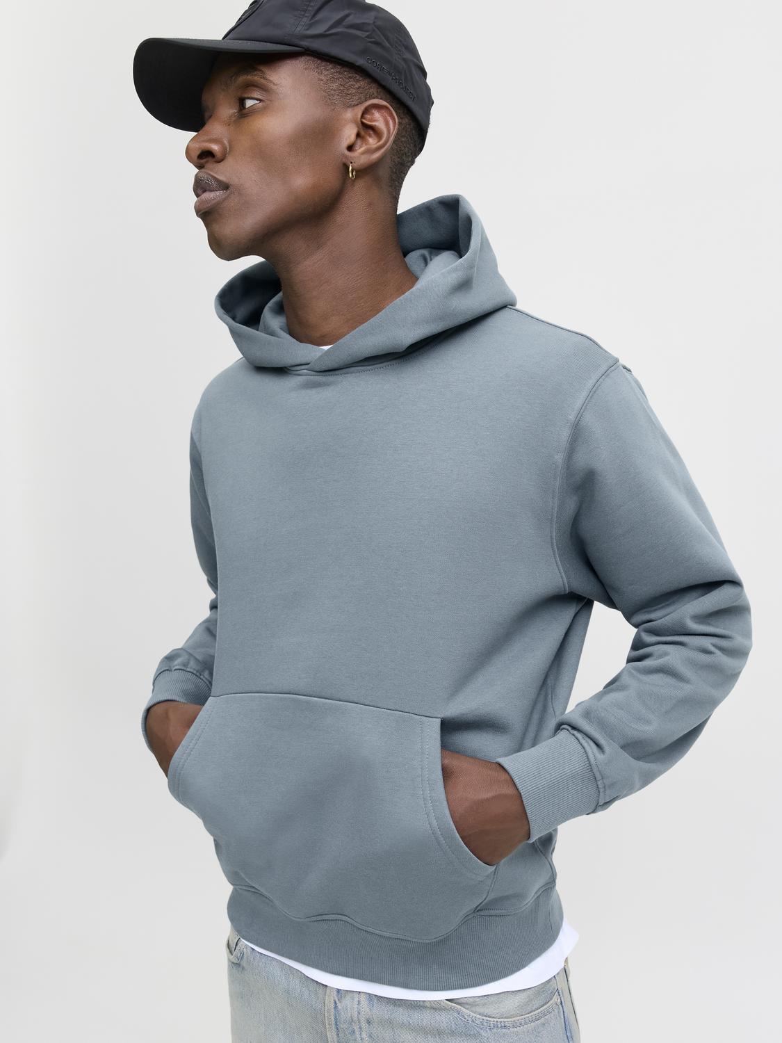 model_shot-creative