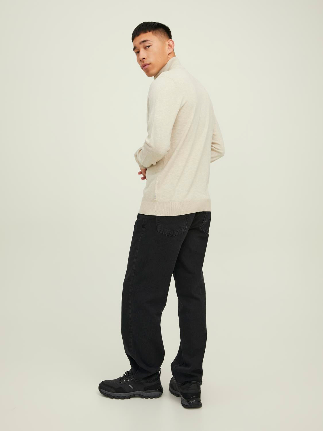 model_shot-back