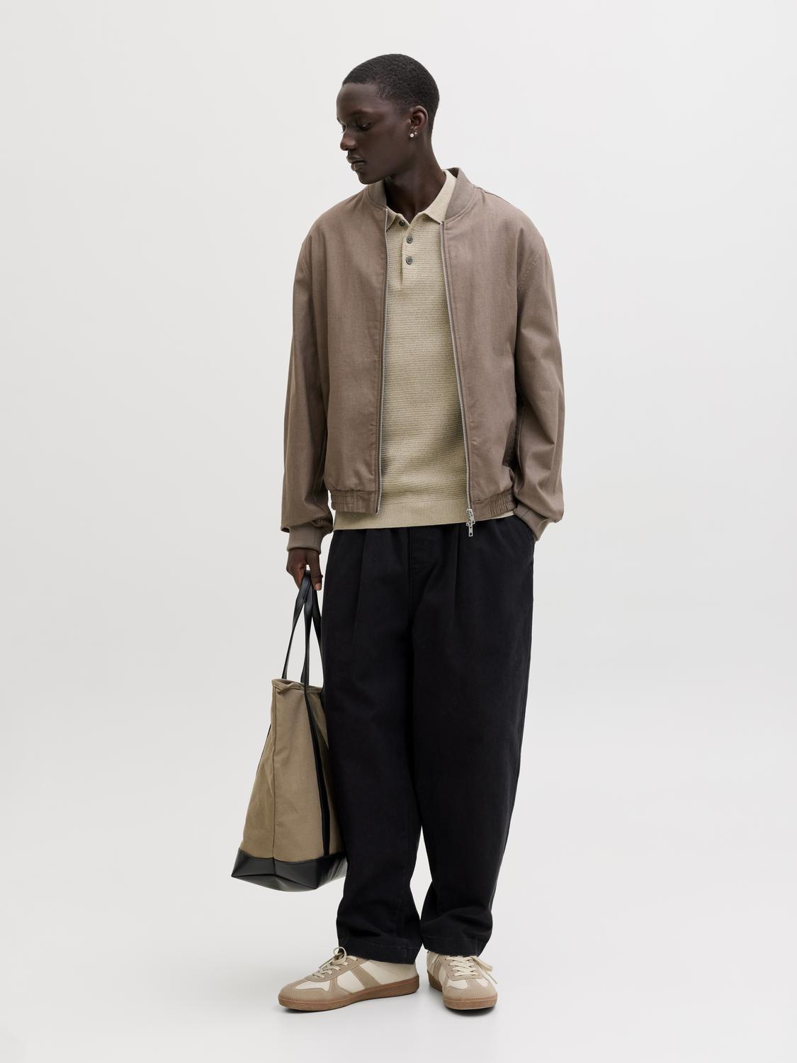model_shot-front_full