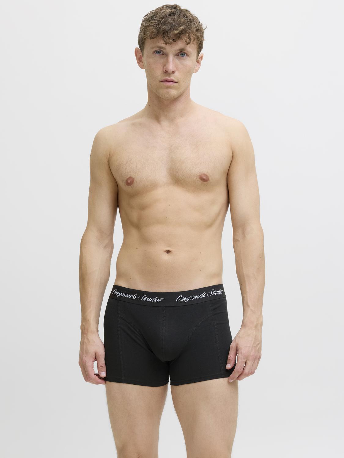 model_shot-front