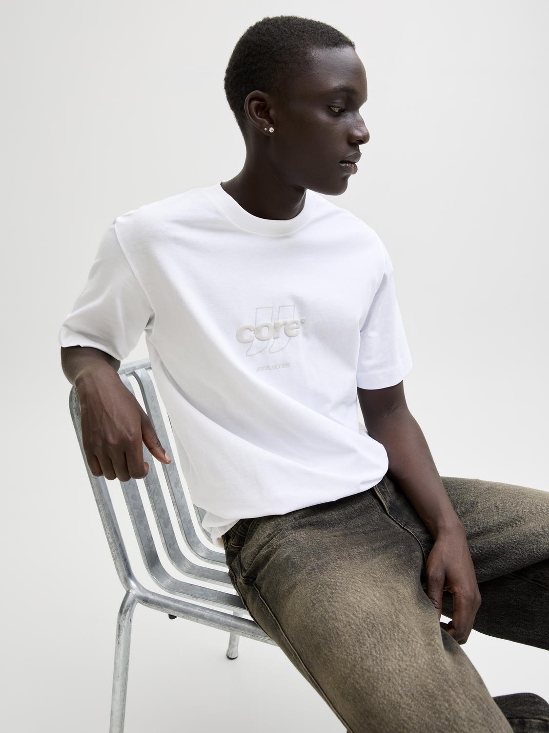 model_shot-creative