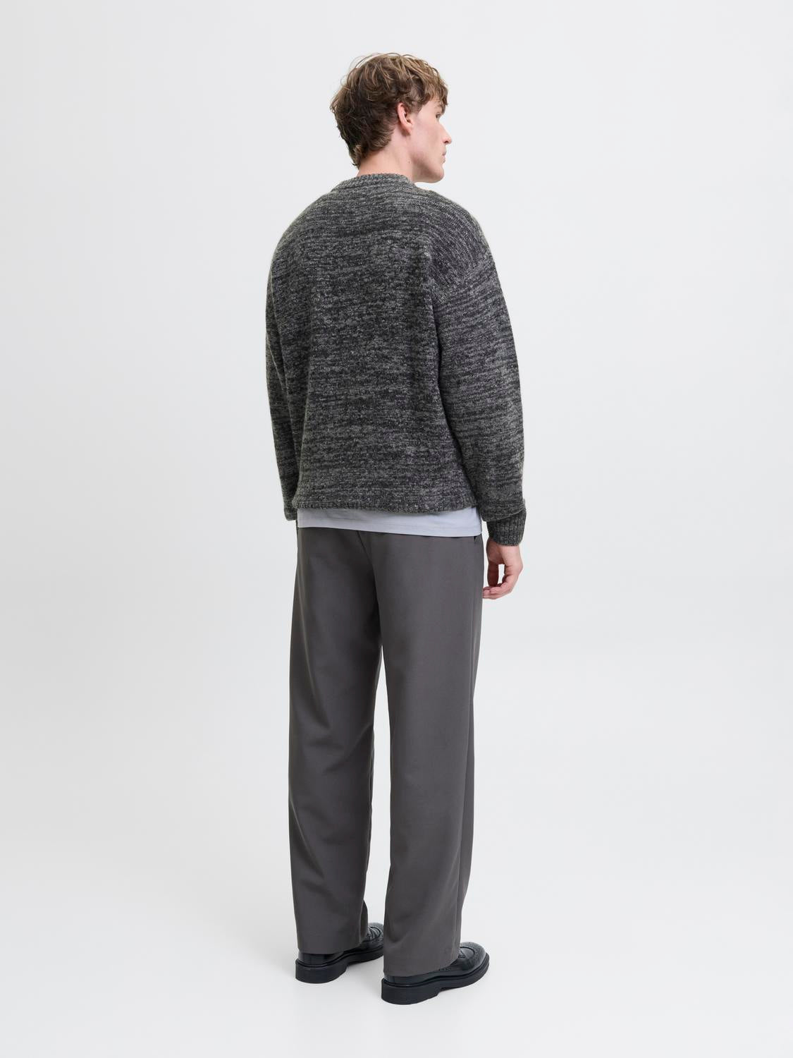 model_shot-back