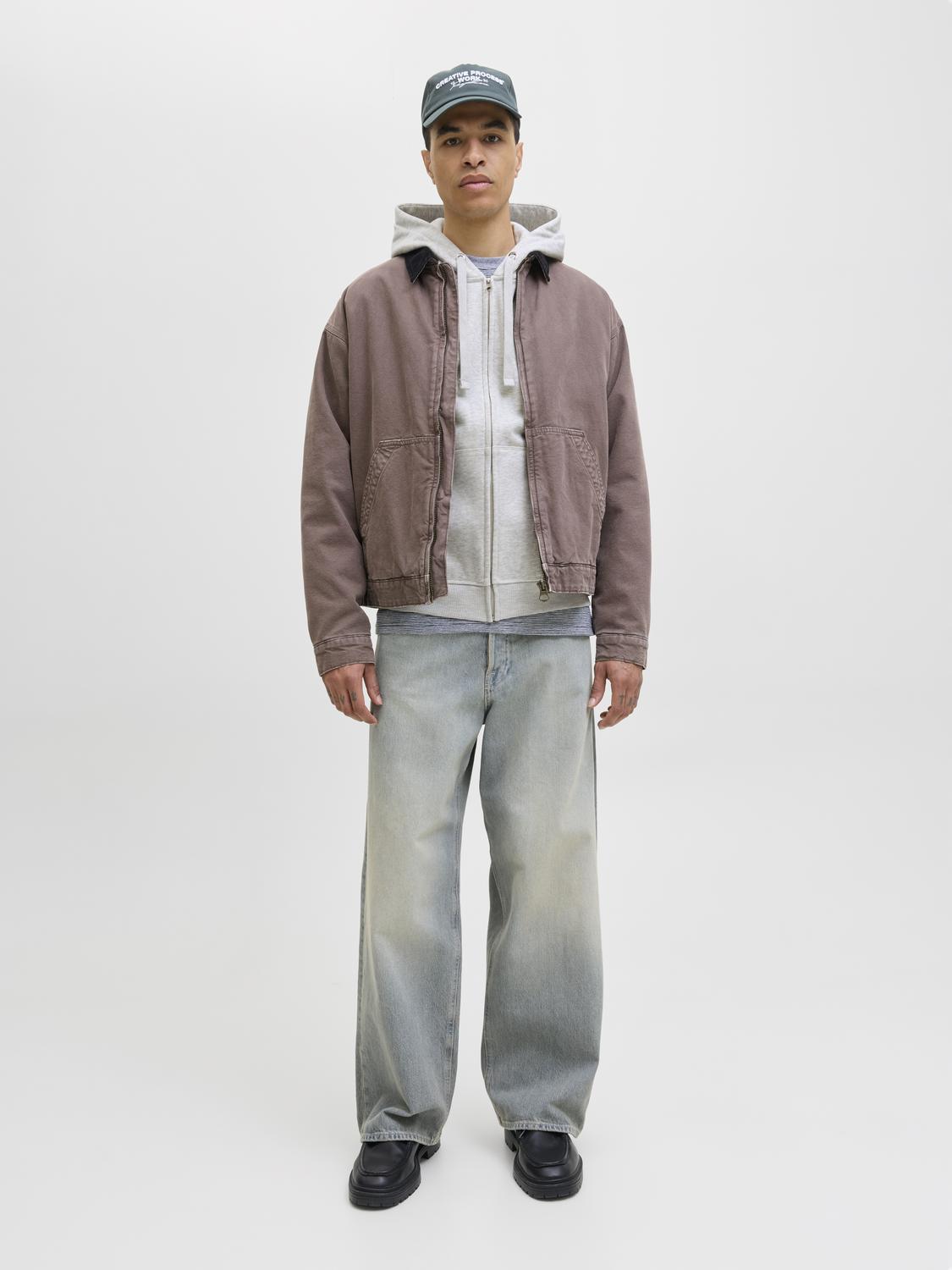 model_shot-front_full