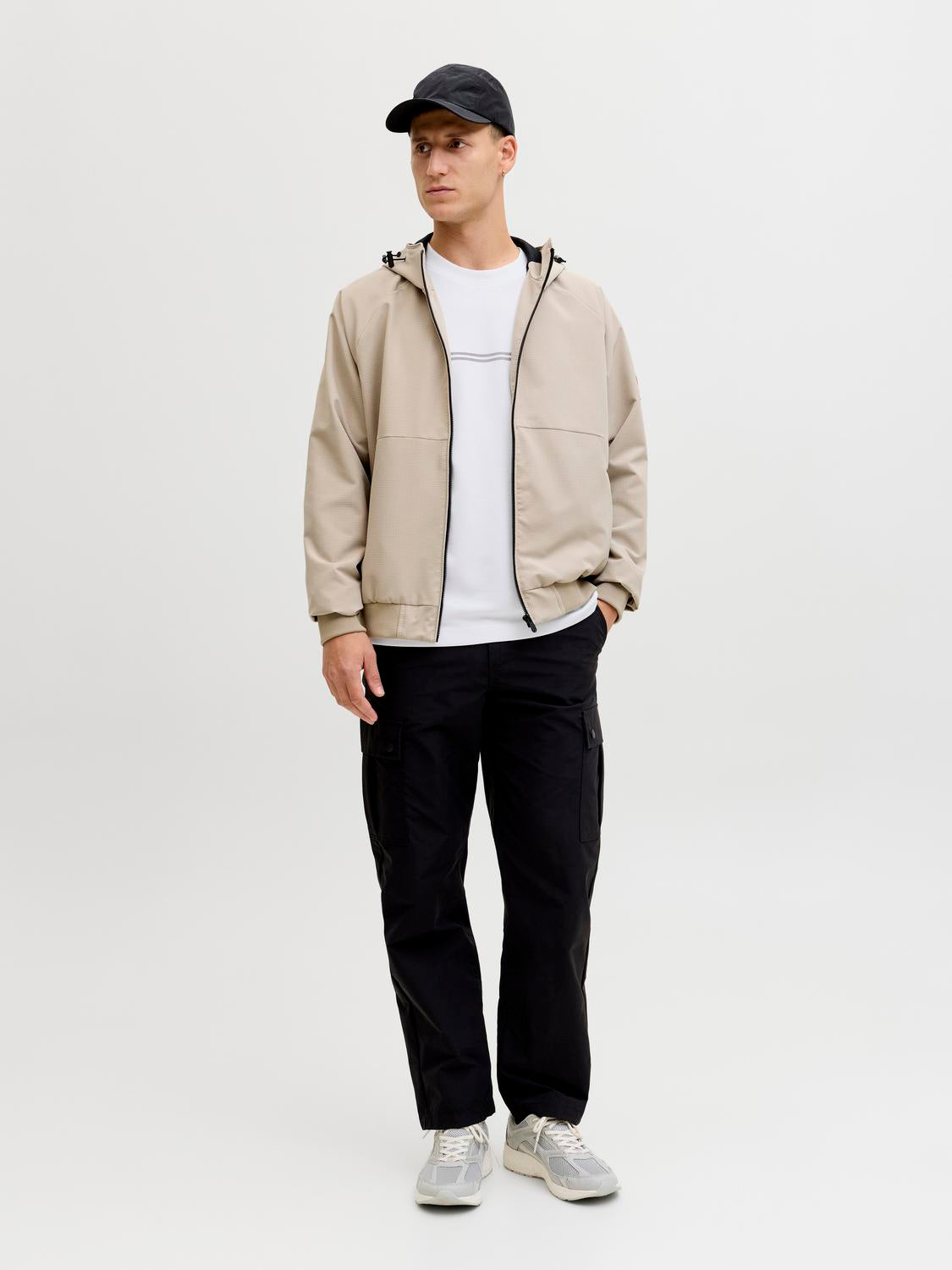 model_shot-front_full