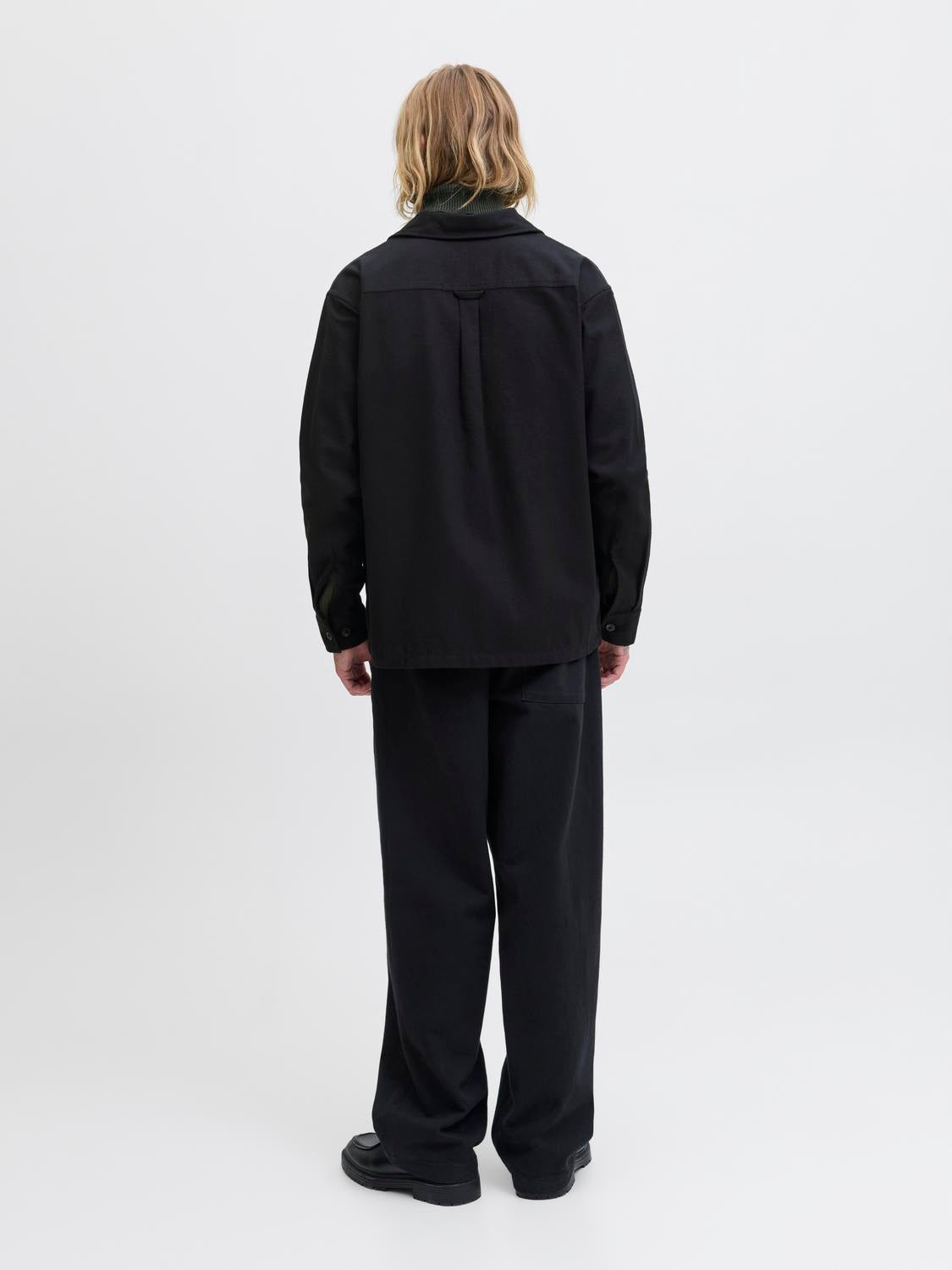 model_shot-back