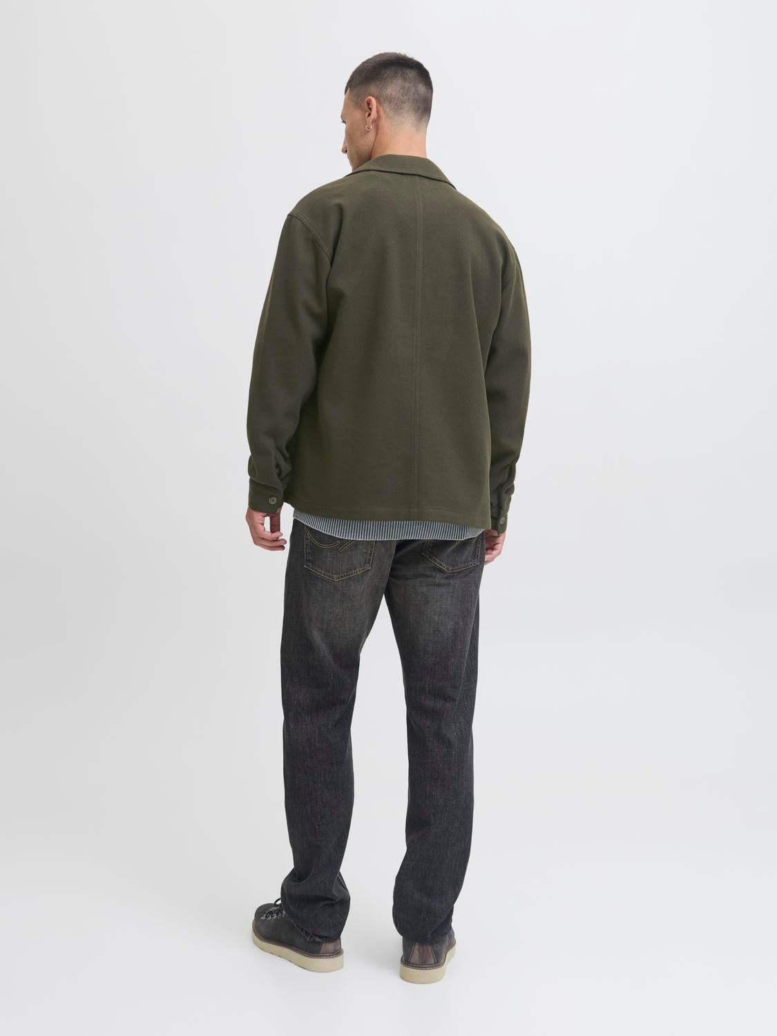 model_shot-back
