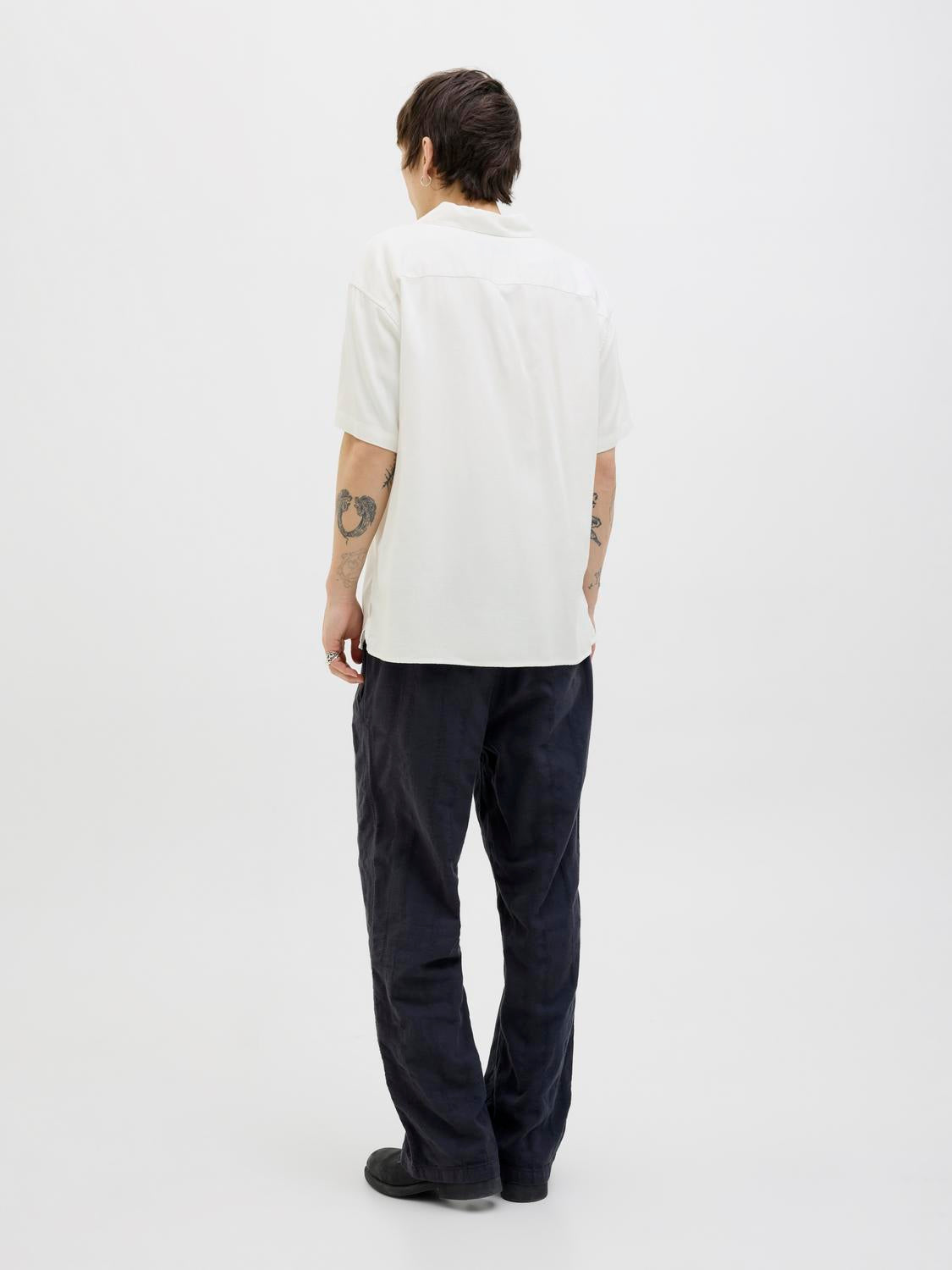 model_shot-back