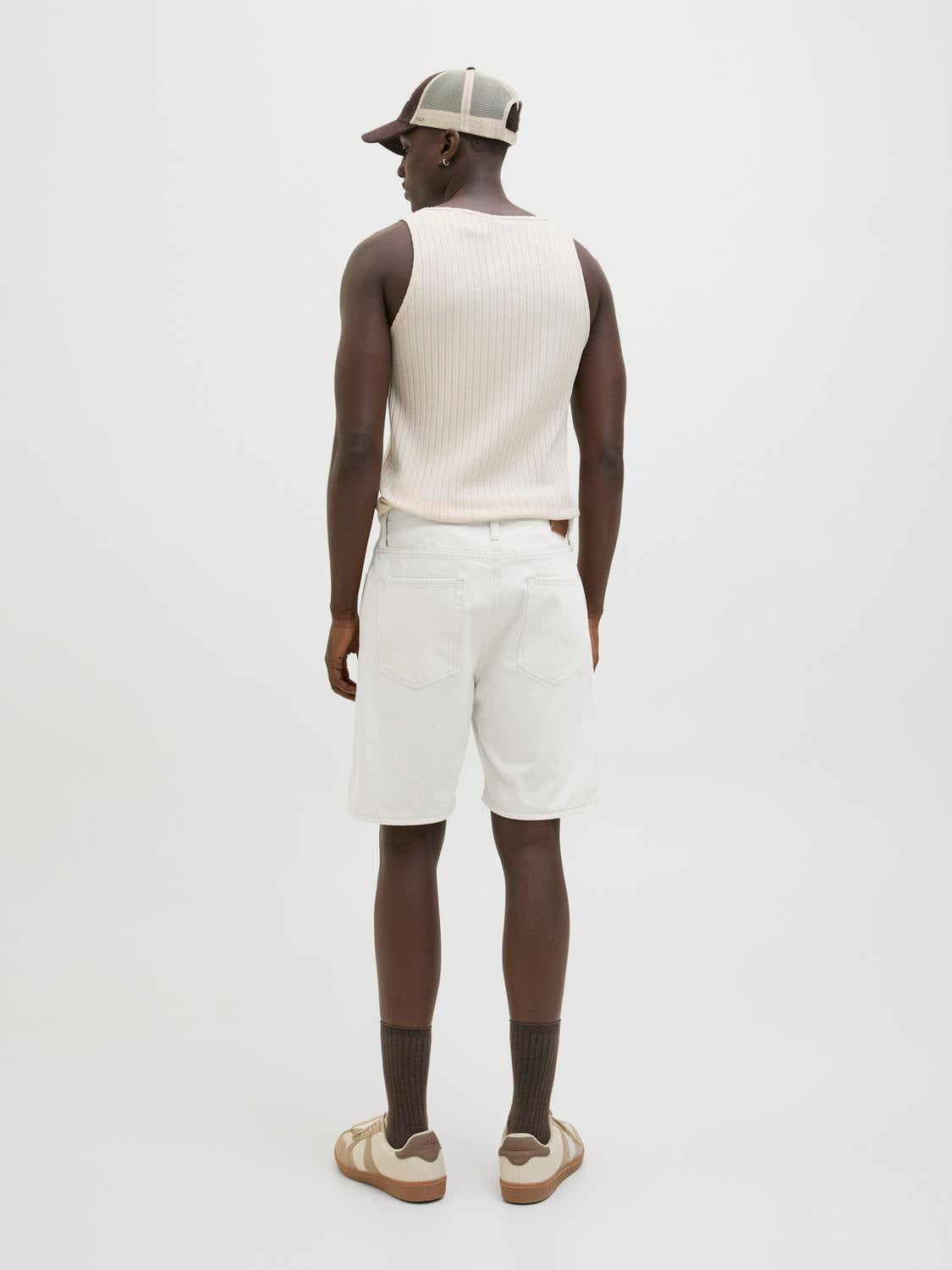model_shot-back
