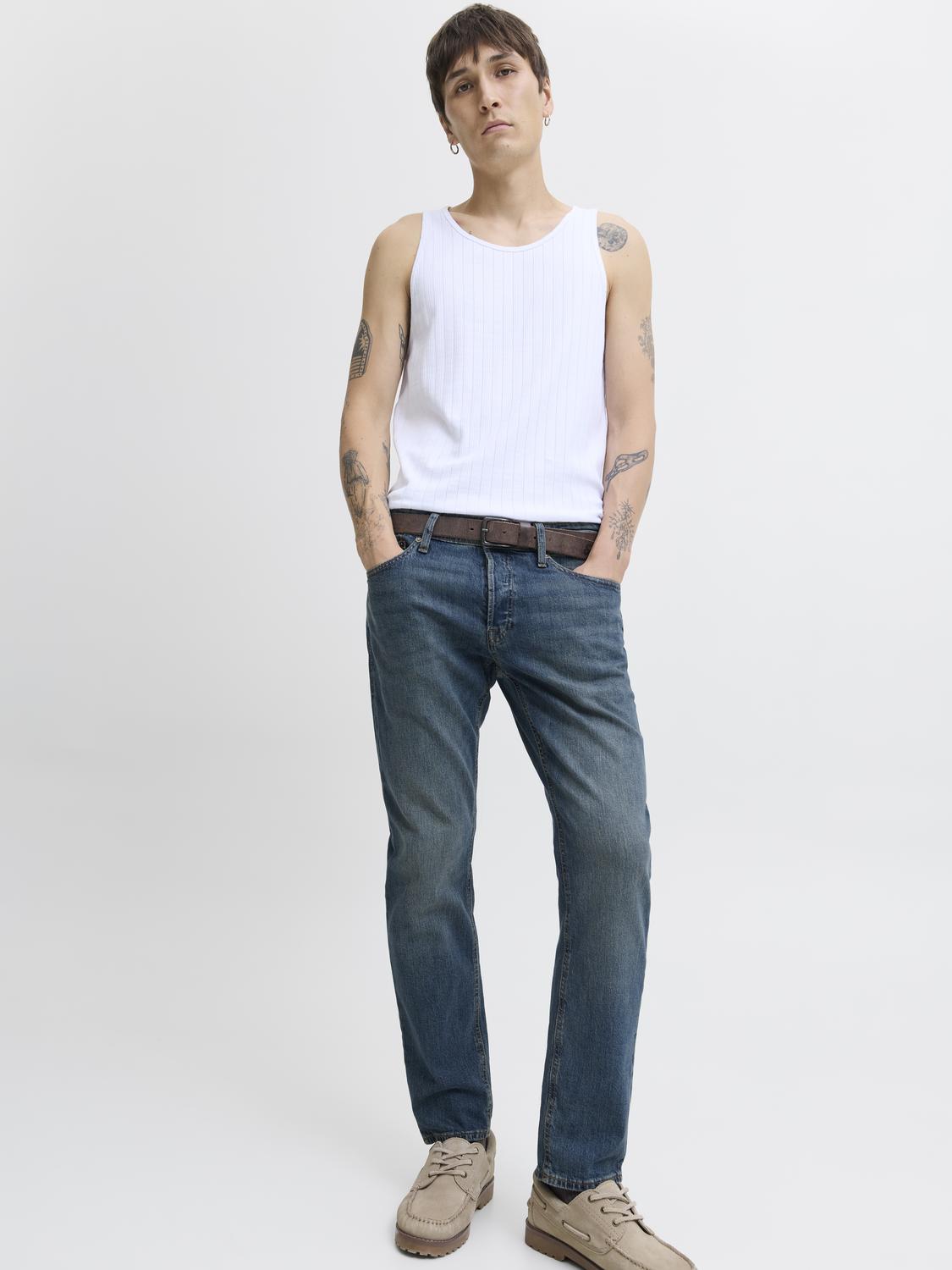 model_shot-creative
