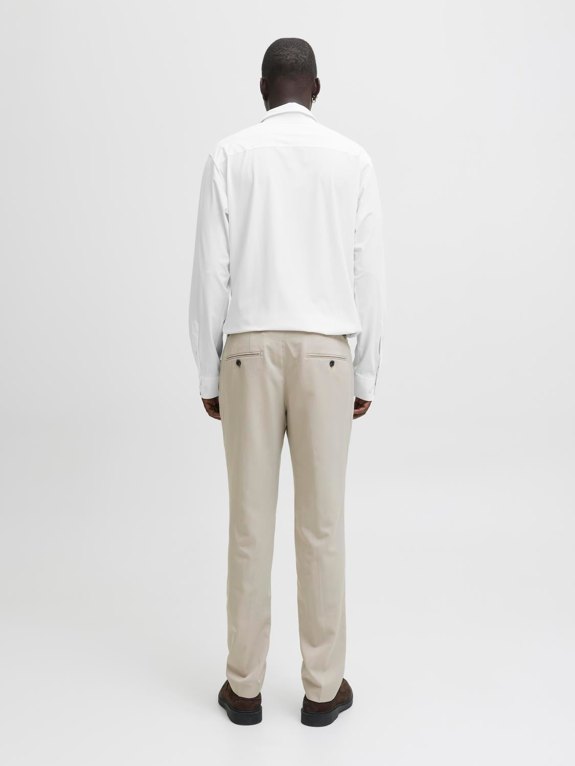 model_shot-back