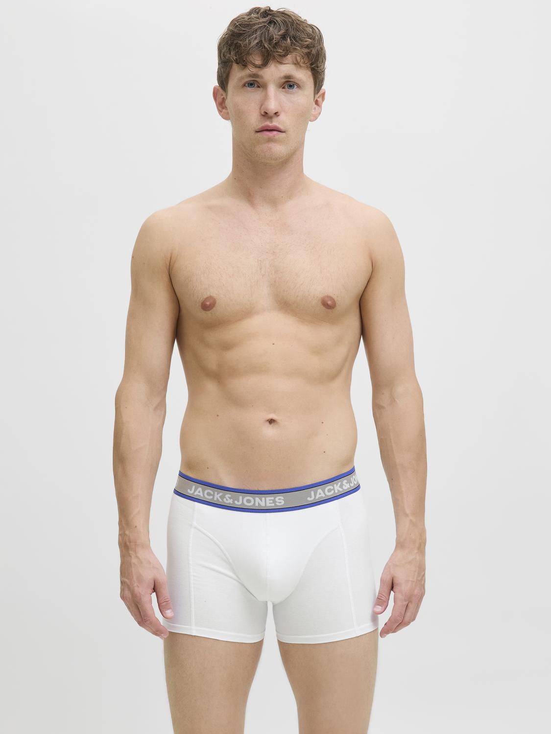 model_shot-front