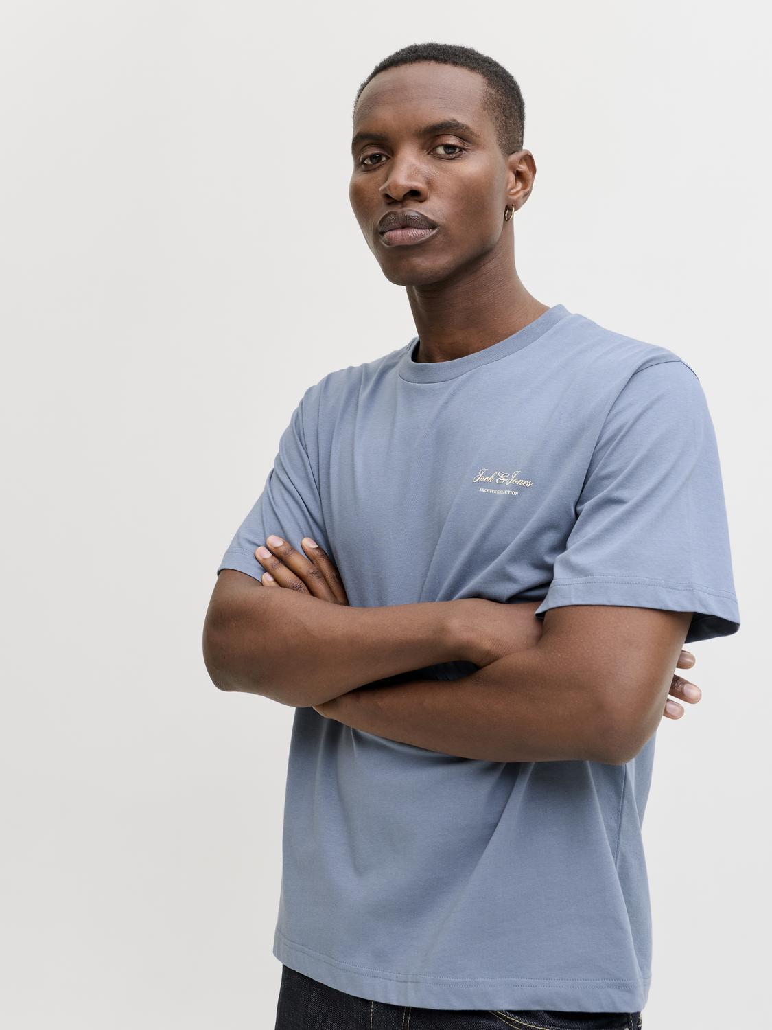 model_shot-creative