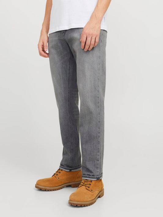 model_shot-front