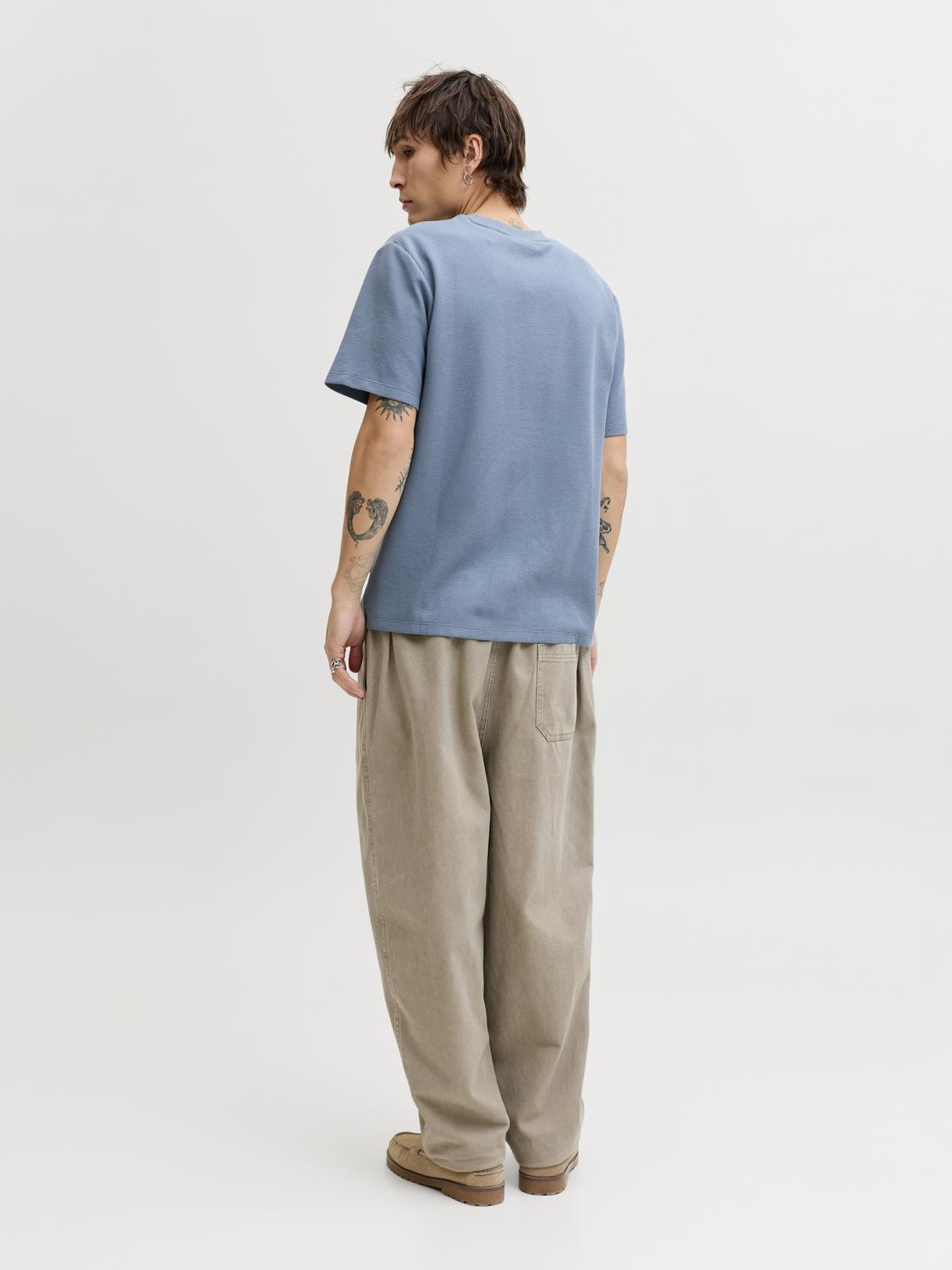 model_shot-back