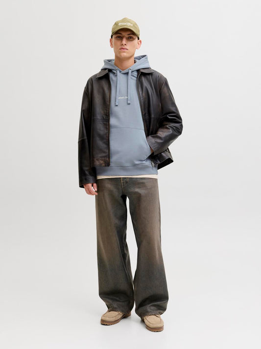 model_shot-front_full