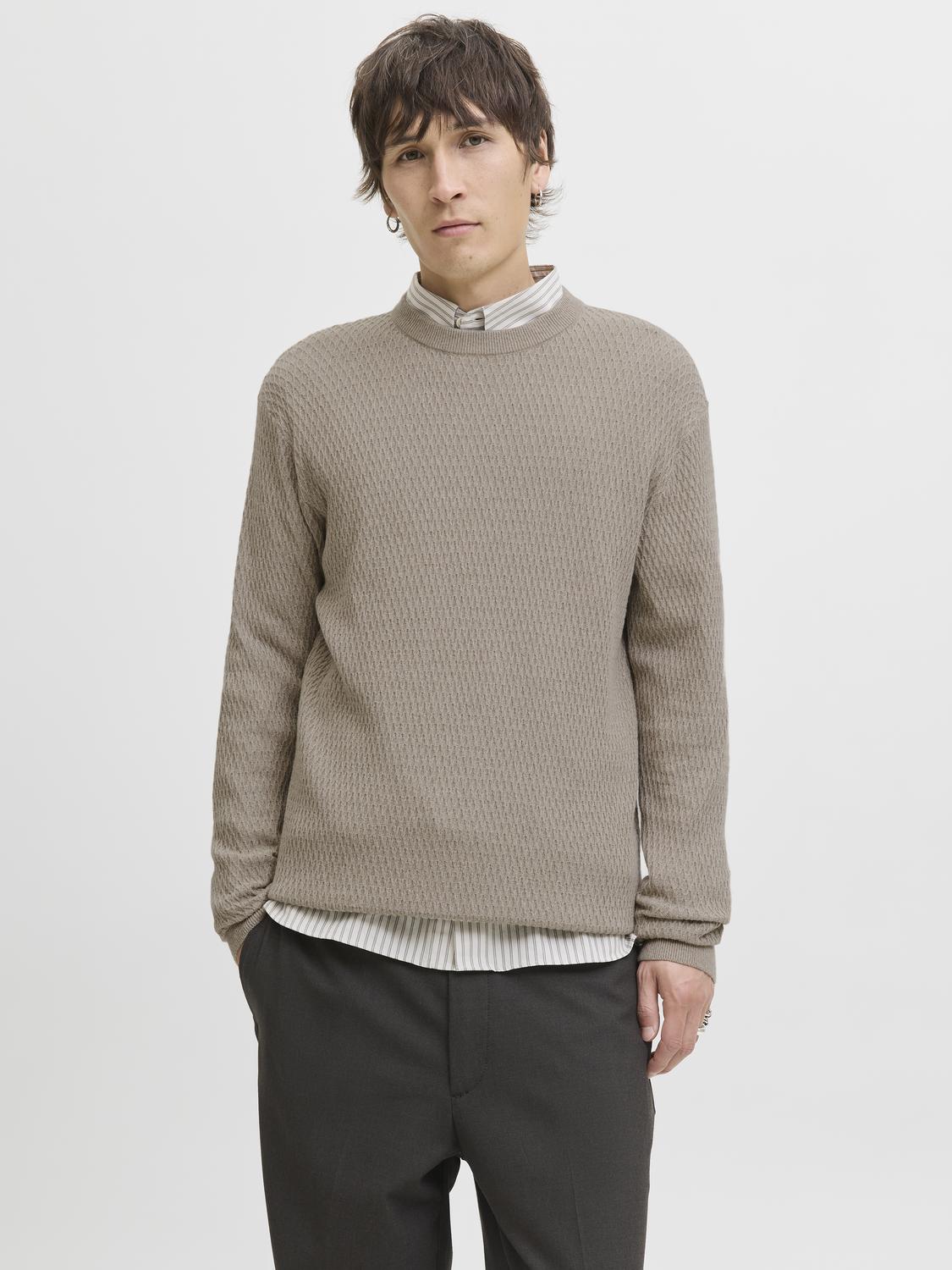 model_shot-front