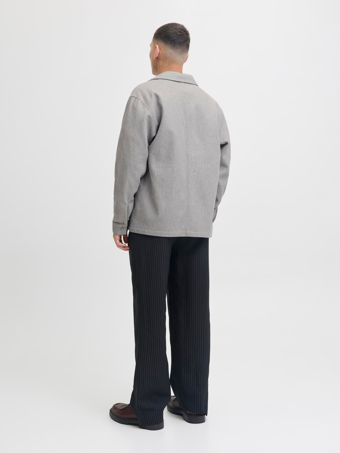 model_shot-back